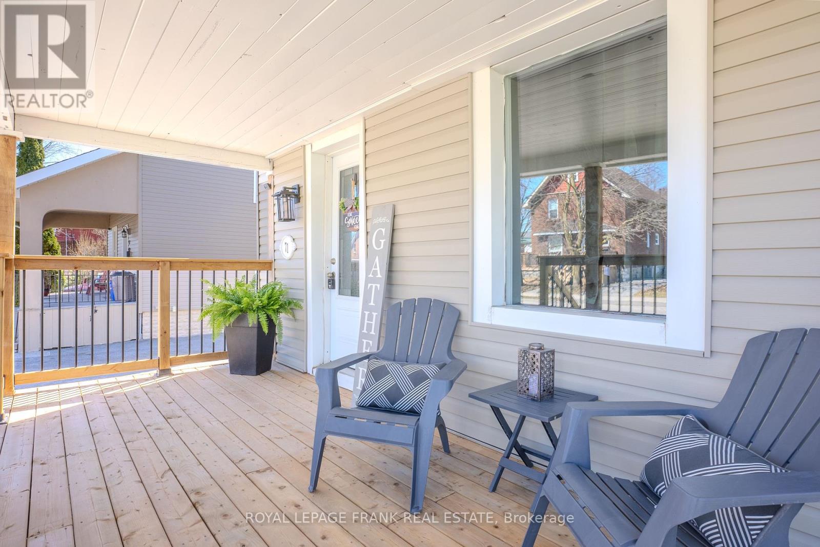 71 Cambridge Street S, Kawartha Lakes (Lindsay), Ontario  K9V 3C4 - Photo 2 - X12092130