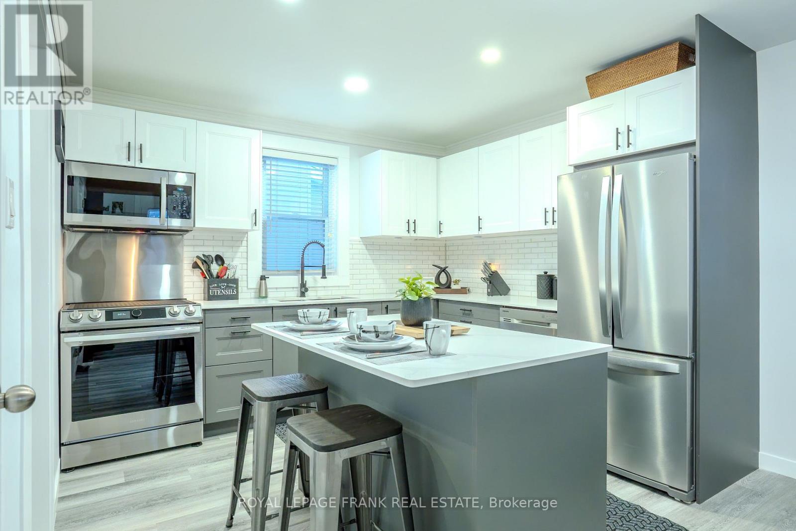 71 Cambridge Street S, Kawartha Lakes (Lindsay), Ontario  K9V 3C4 - Photo 4 - X12092130