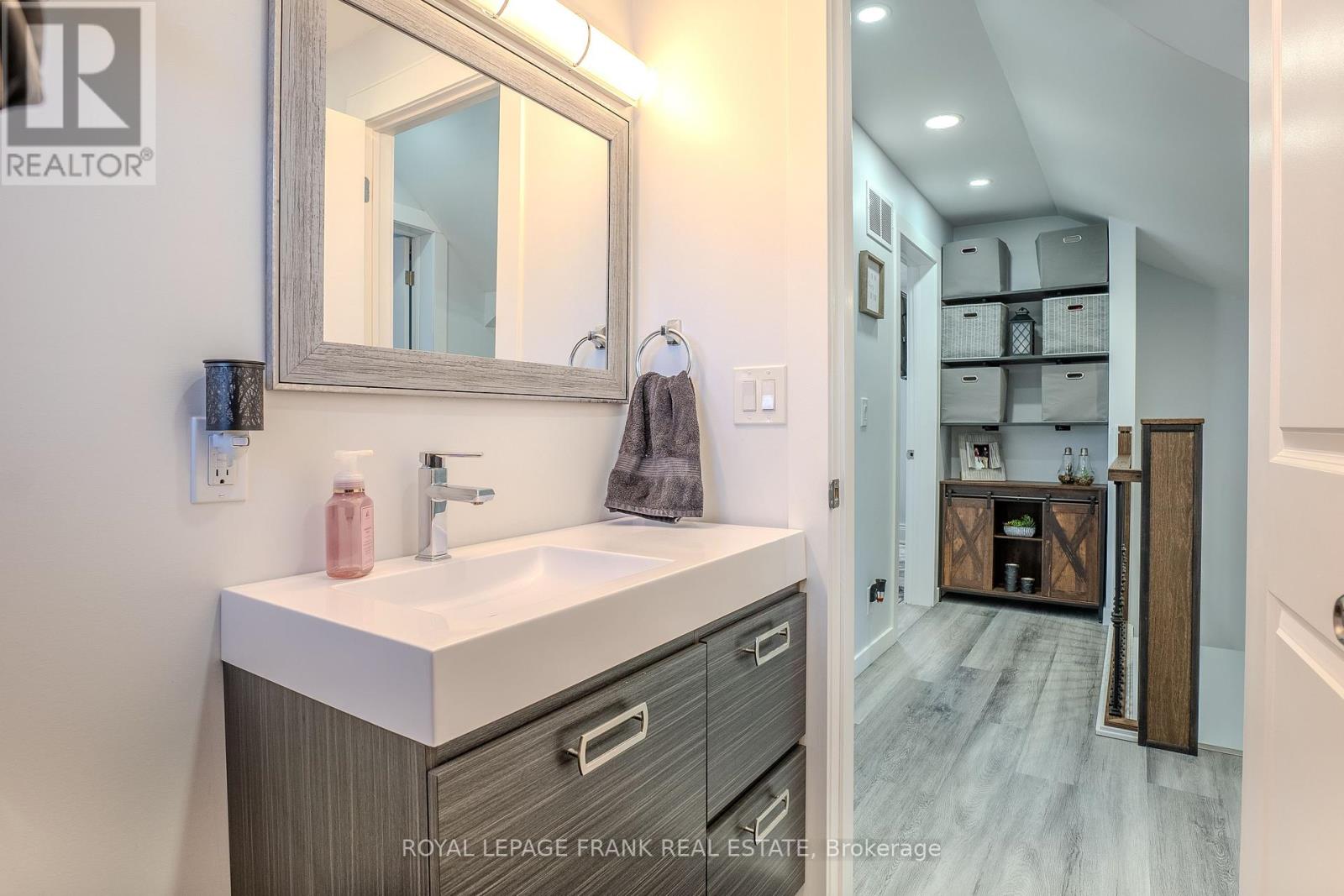 71 Cambridge Street S, Kawartha Lakes (Lindsay), Ontario  K9V 3C4 - Photo 7 - X12092130