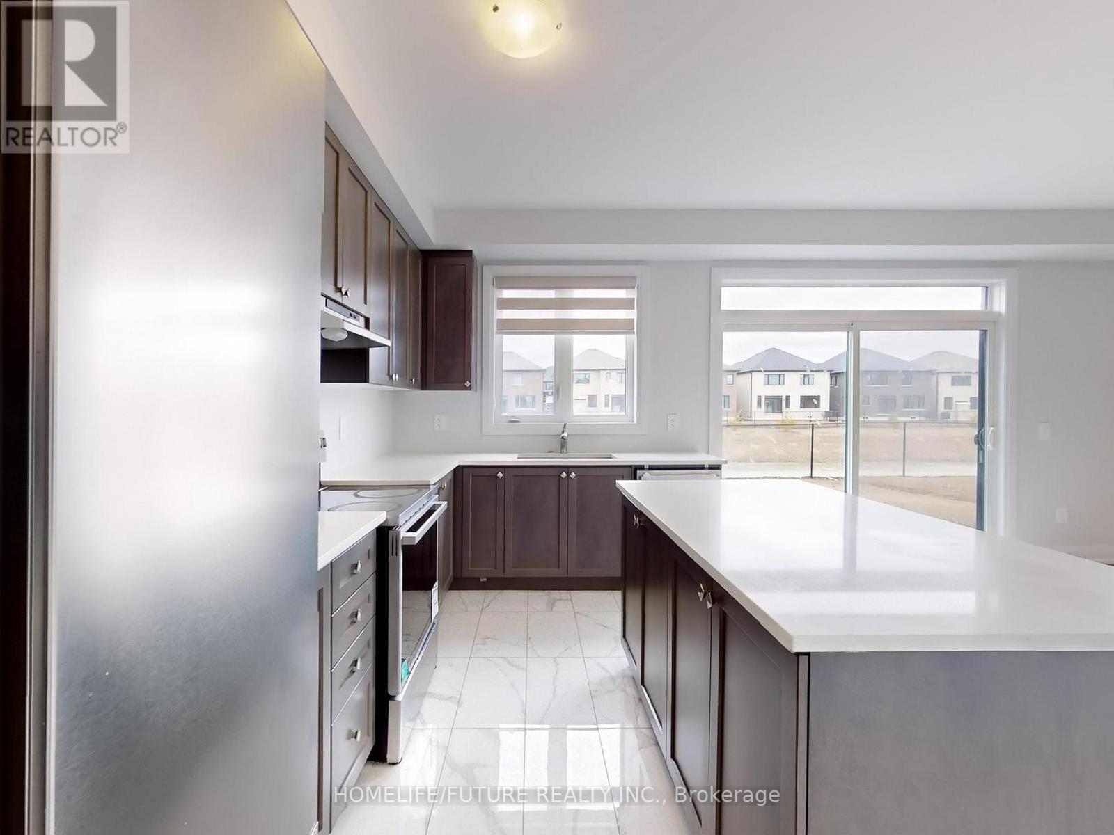 7 O'neill Street, Kawartha Lakes (Lindsay), Ontario  K9V 6K2 - Photo 10 - X12092460