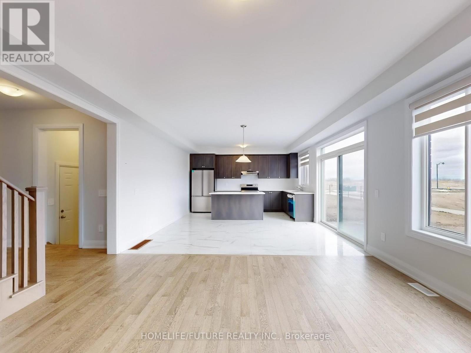 7 O'neill Street, Kawartha Lakes (Lindsay), Ontario  K9V 6K2 - Photo 6 - X12092460