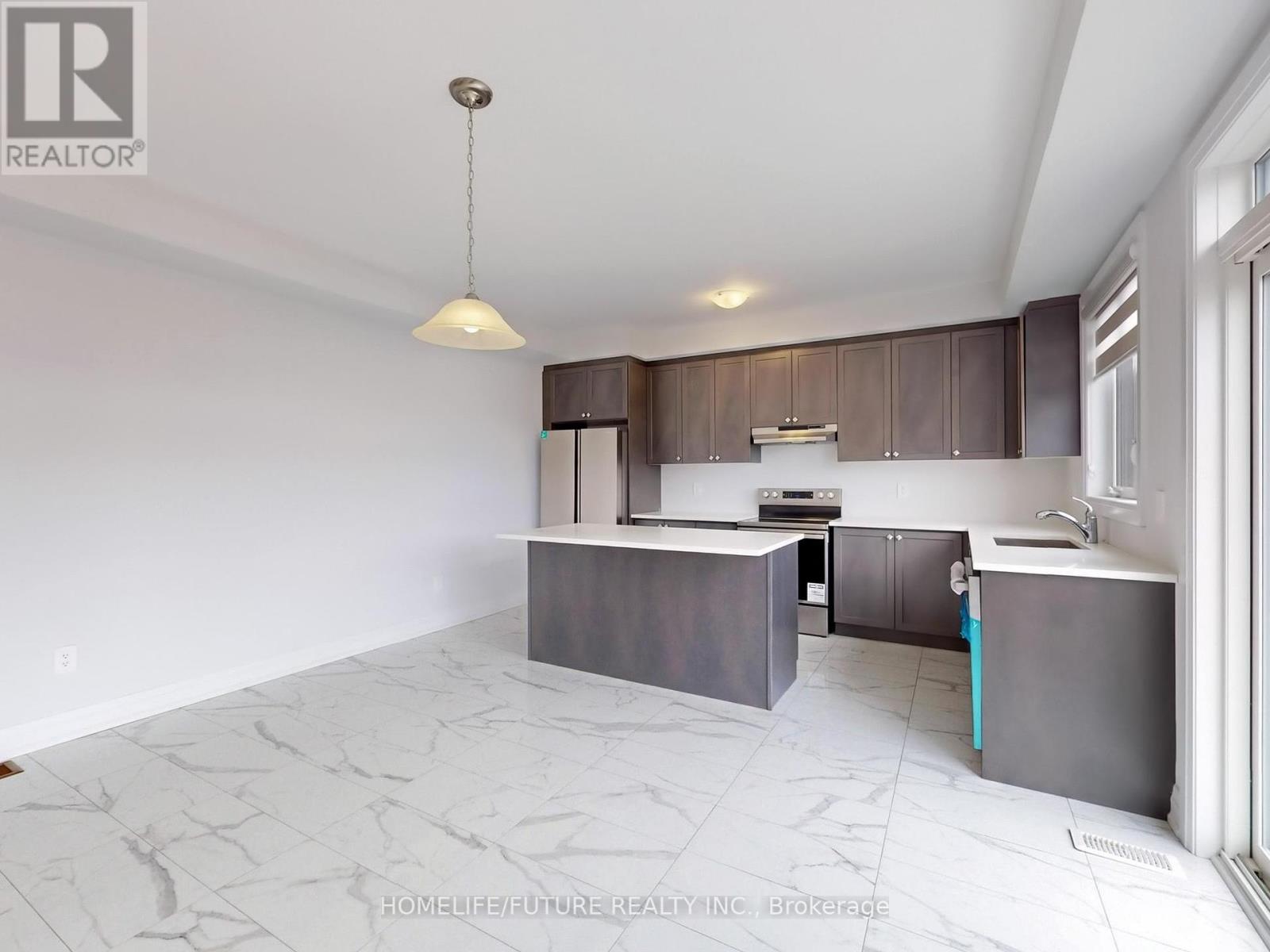 7 O'neill Street, Kawartha Lakes (Lindsay), Ontario  K9V 6K2 - Photo 9 - X12092460