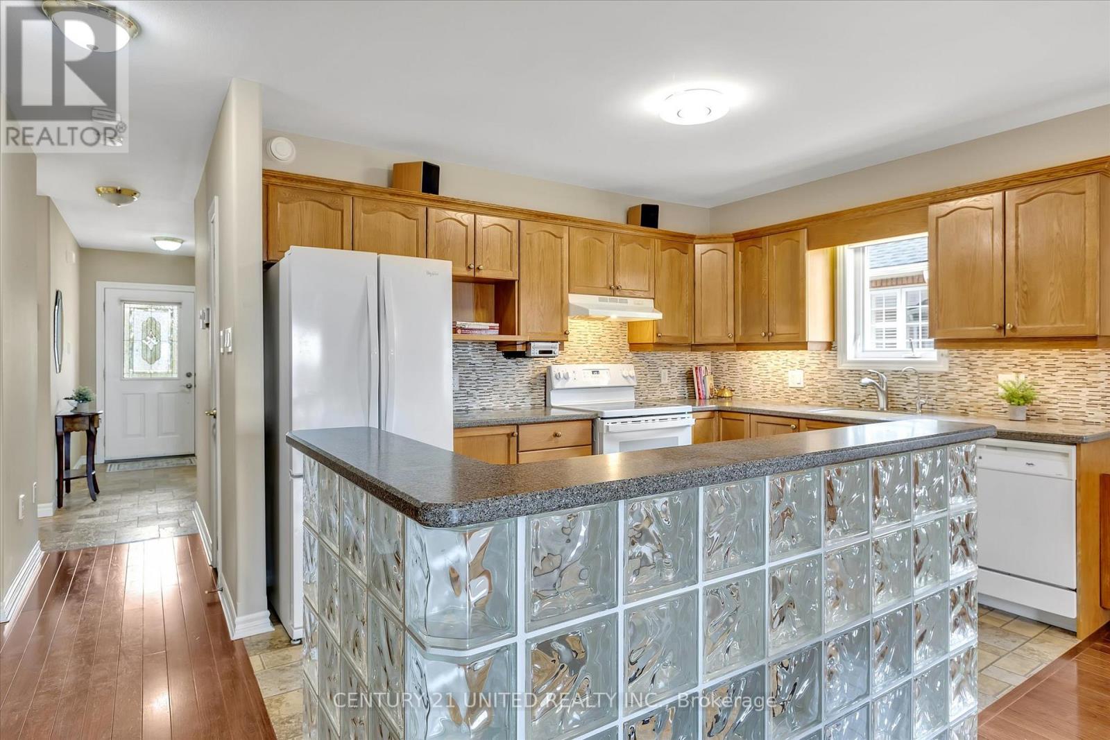 6 Village Crescent, Peterborough West (South), Ontario  K9J 8S7 - Photo 10 - X12093046