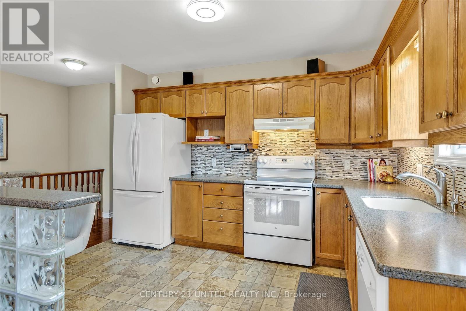 6 Village Crescent, Peterborough West (South), Ontario  K9J 8S7 - Photo 11 - X12093046
