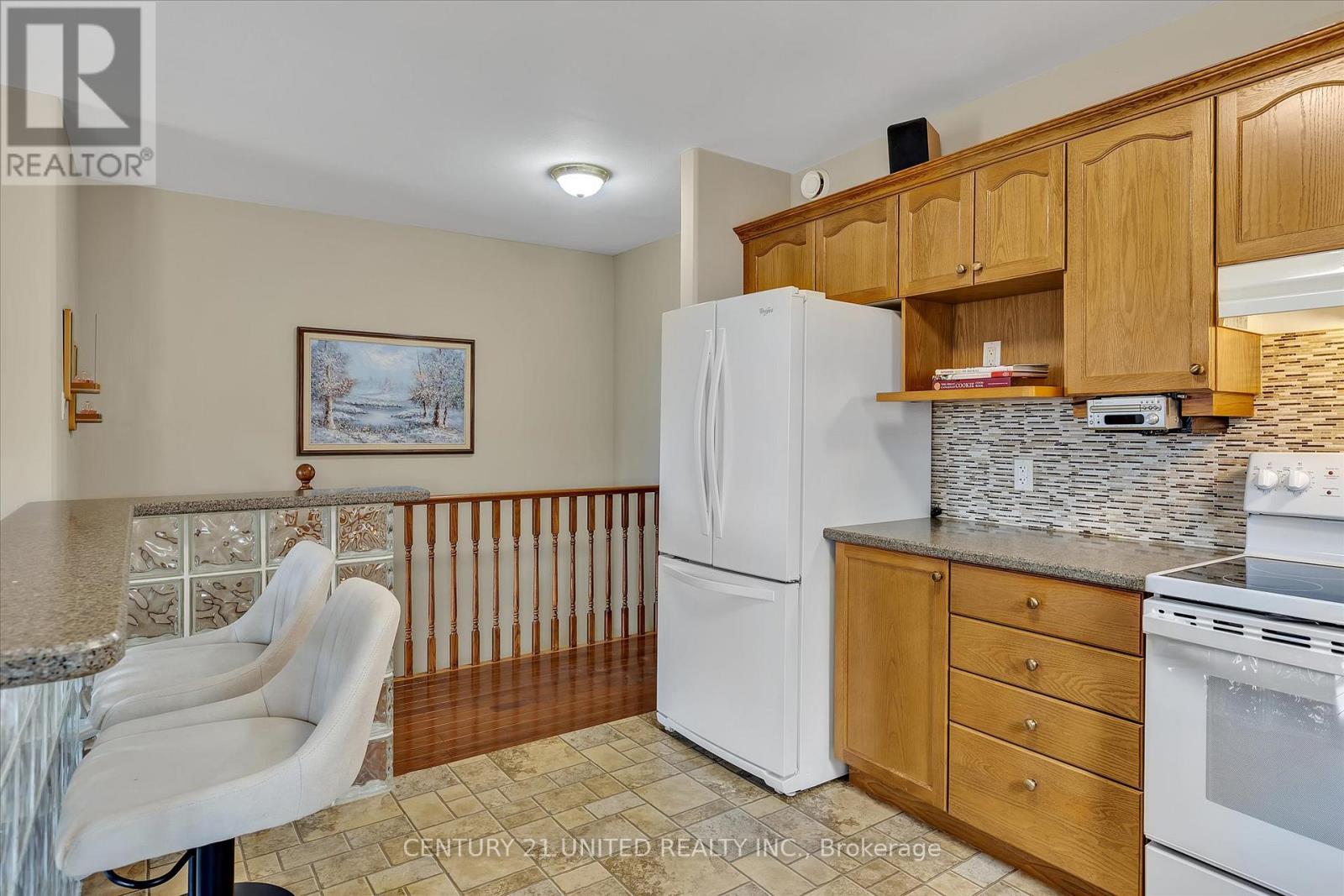 6 Village Crescent, Peterborough West (South), Ontario  K9J 8S7 - Photo 12 - X12093046