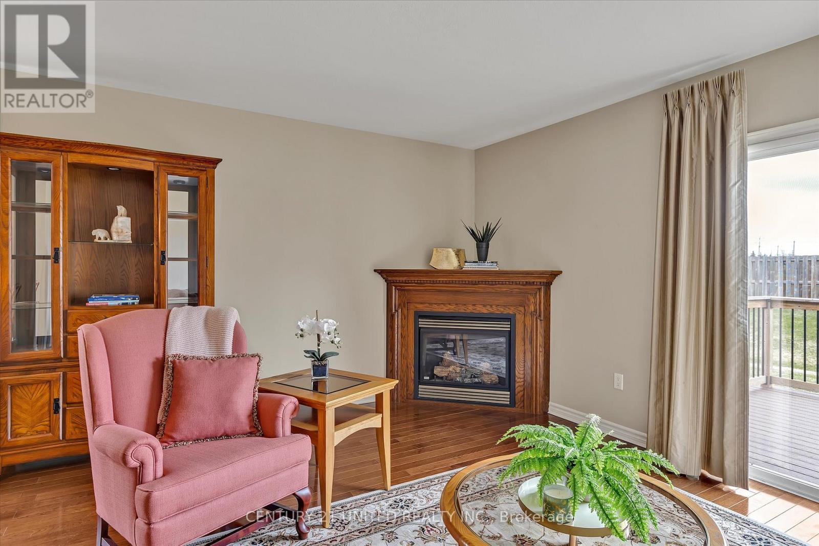 6 Village Crescent, Peterborough West (South), Ontario  K9J 8S7 - Photo 16 - X12093046