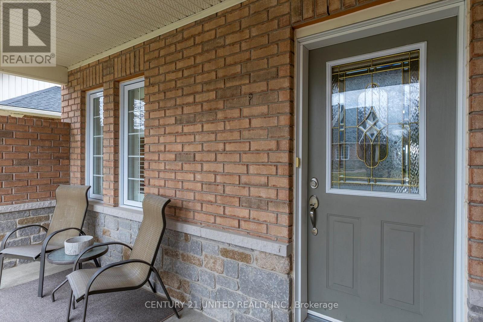 6 Village Crescent, Peterborough West (South), Ontario  K9J 8S7 - Photo 5 - X12093046
