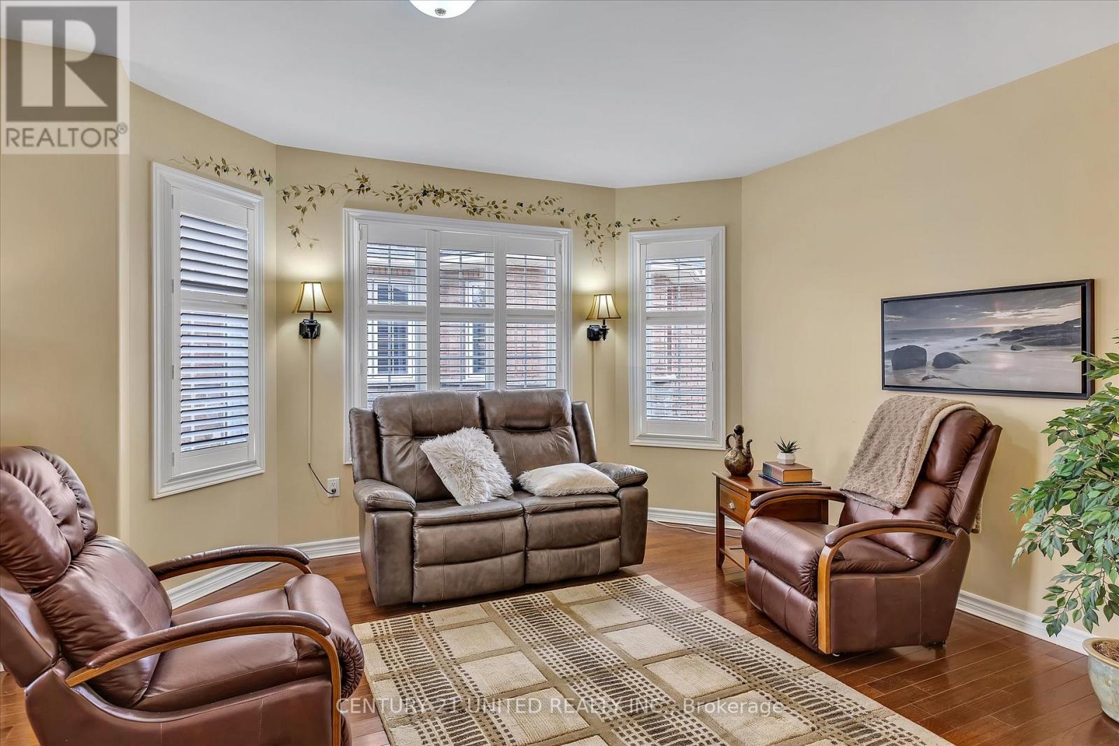 6 Village Crescent, Peterborough West (South), Ontario  K9J 8S7 - Photo 7 - X12093046