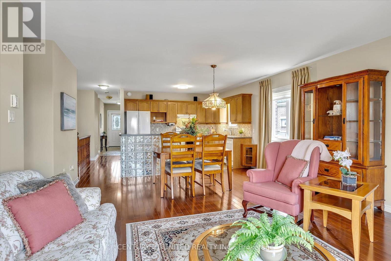 6 Village Crescent, Peterborough West (South), Ontario  K9J 8S7 - Photo 9 - X12093046