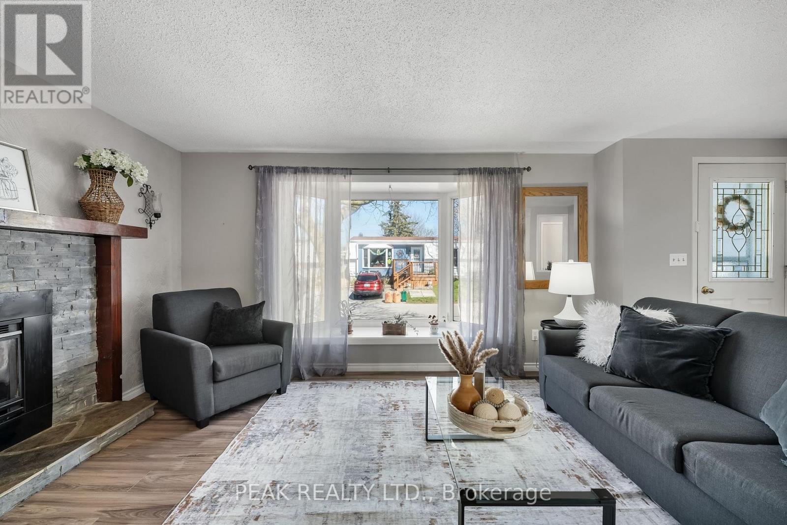 71 Bluffs Road, Clarington (Newcastle), Ontario  L1B 1A6 - Photo 11 - E12093389