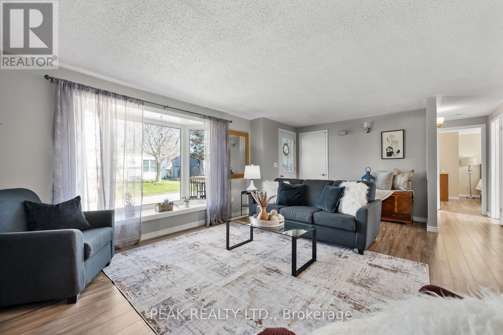 71 Bluffs Road, Clarington (Newcastle), Ontario  L1B 1A6 - Photo 12 - E12093389