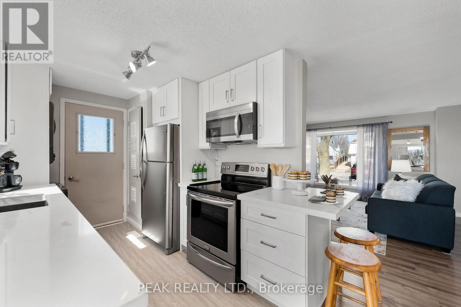 71 Bluffs Road, Clarington (Newcastle), Ontario  L1B 1A6 - Photo 18 - E12093389