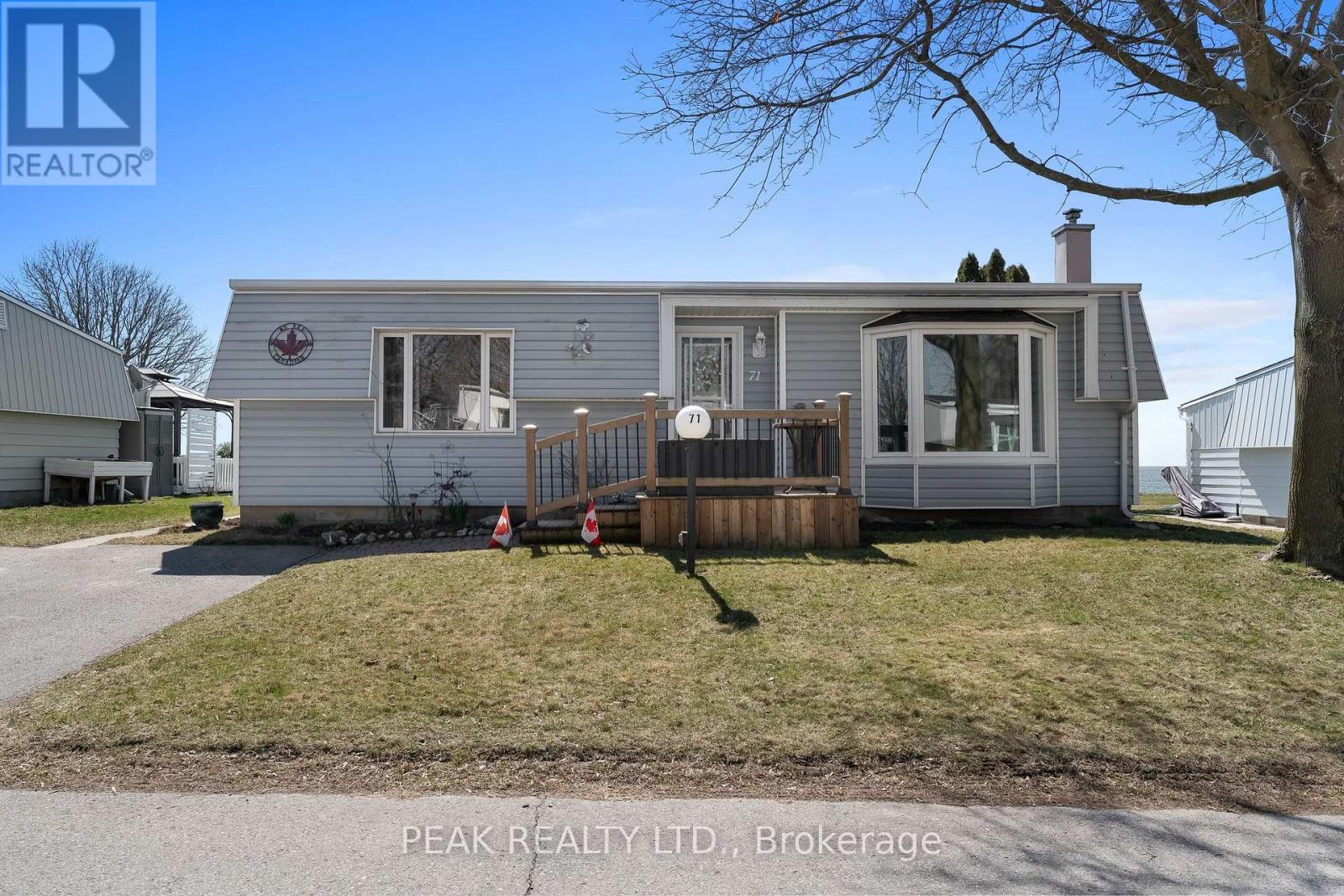 71 Bluffs Road, Clarington (Newcastle), Ontario  L1B 1A6 - Photo 2 - E12093389