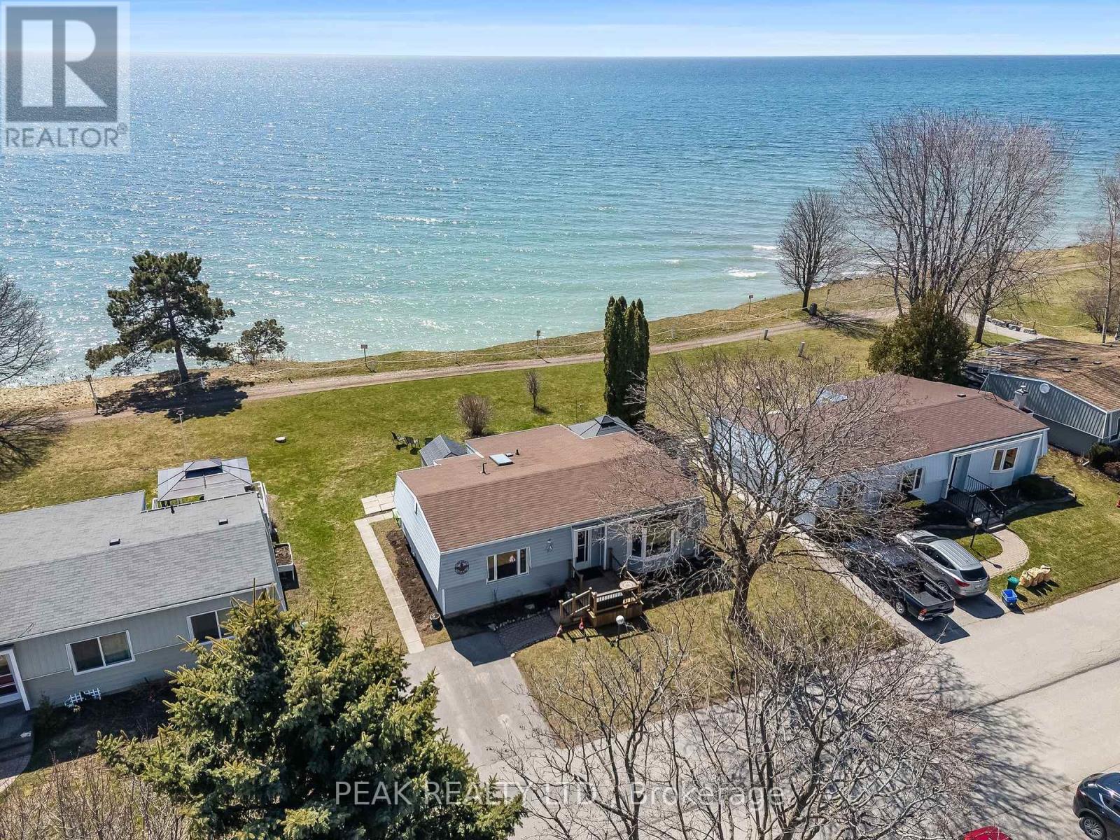 71 Bluffs Road, Clarington (Newcastle), Ontario  L1B 1A6 - Photo 3 - E12093389