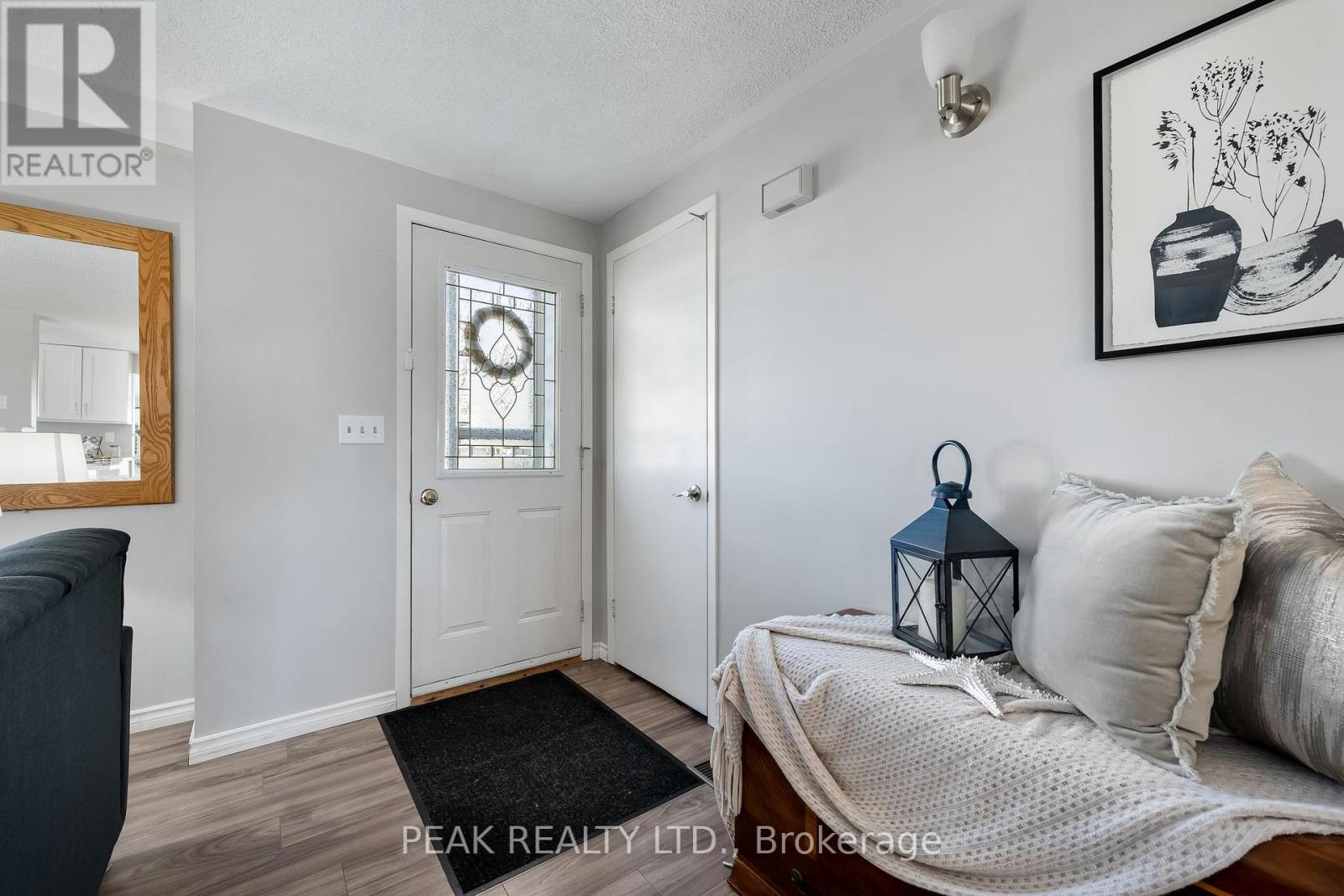 71 Bluffs Road, Clarington (Newcastle), Ontario  L1B 1A6 - Photo 8 - E12093389
