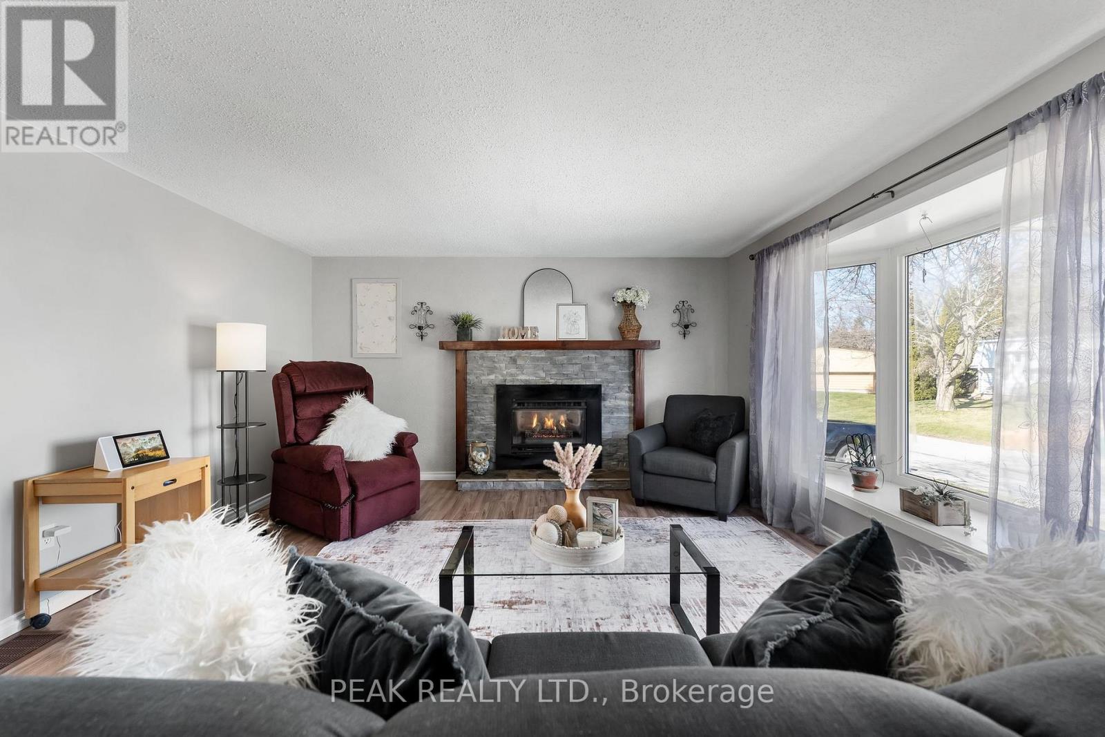 71 Bluffs Road, Clarington (Newcastle), Ontario  L1B 1A6 - Photo 9 - E12093389