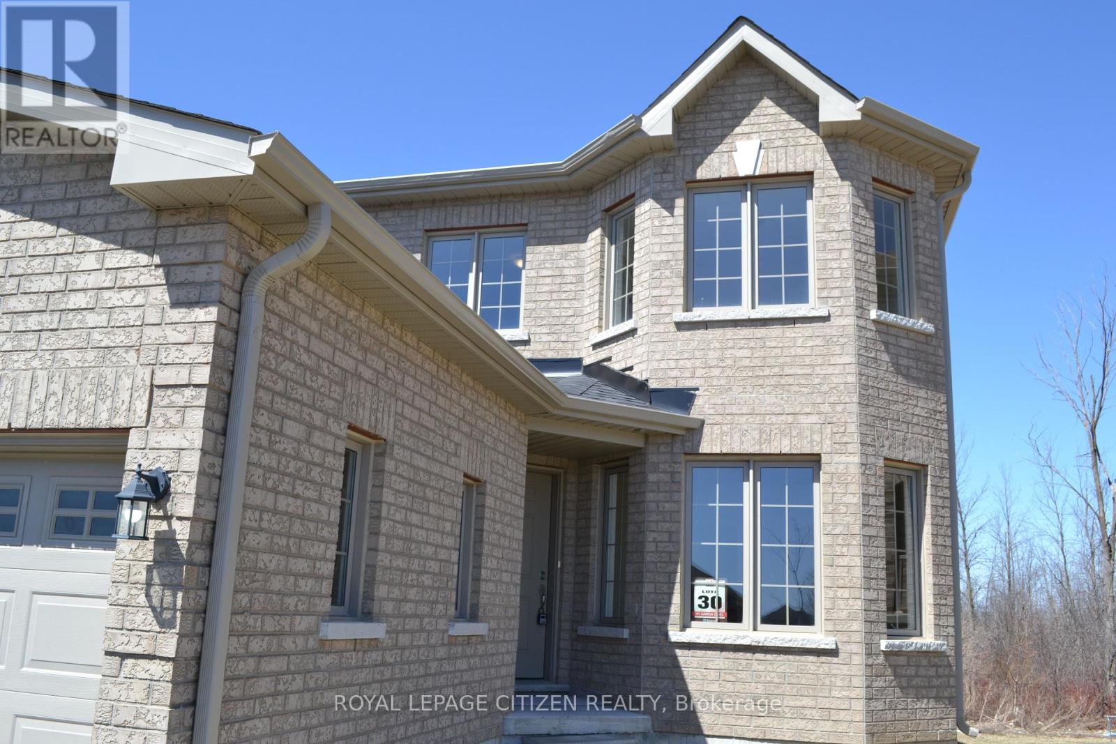 41 Carew Boulevard, Kawartha Lakes (Ops), Ontario  K9V 0P7 - Photo 3 - X12094106