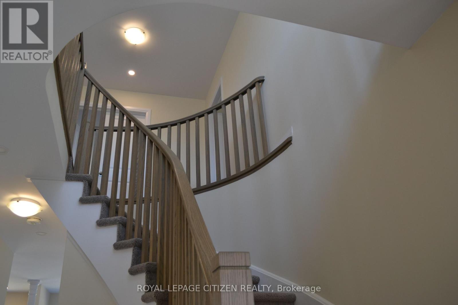 41 Carew Boulevard, Kawartha Lakes (Ops), Ontario  K9V 0P7 - Photo 4 - X12094106