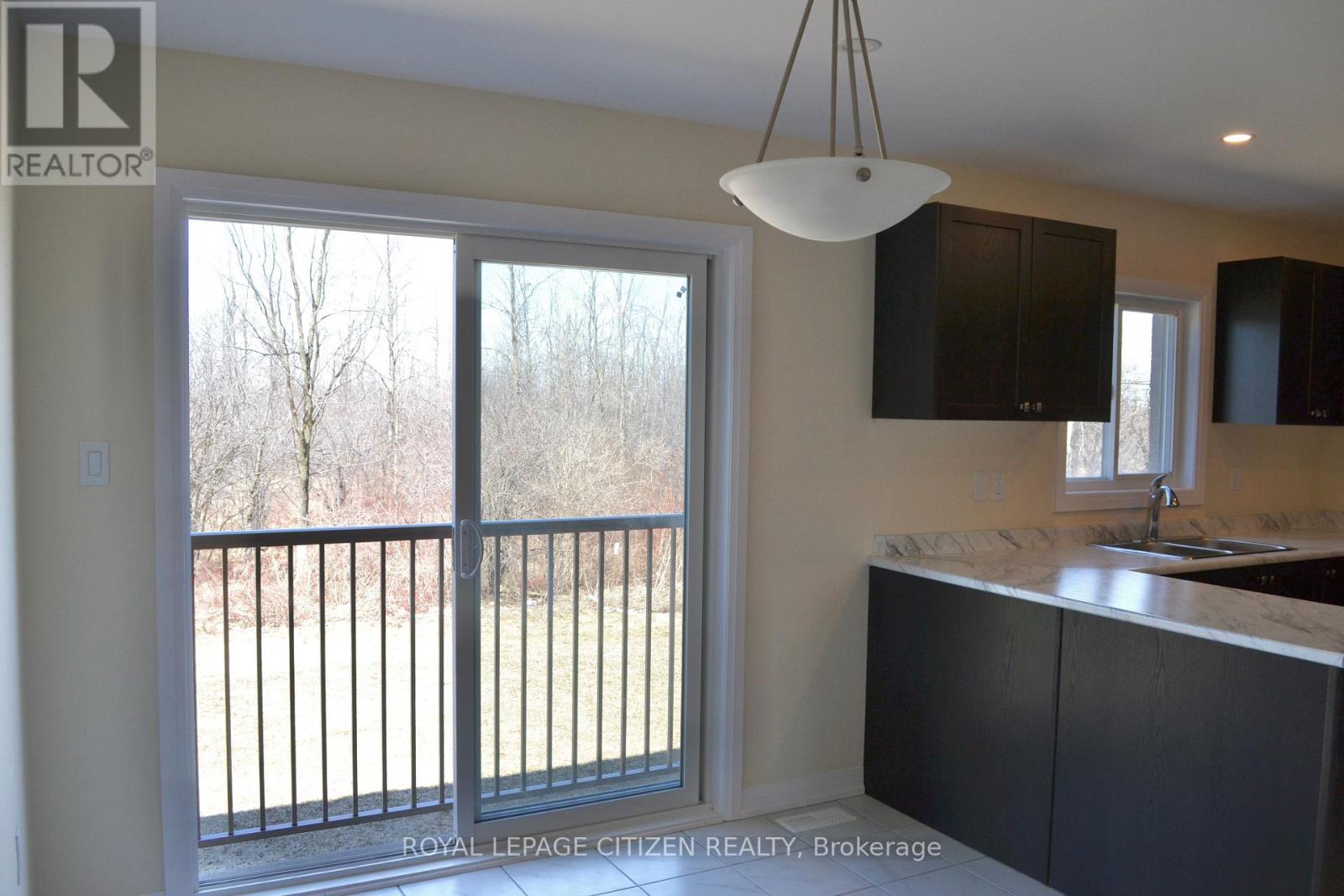 41 Carew Boulevard, Kawartha Lakes (Ops), Ontario  K9V 0P7 - Photo 8 - X12094106