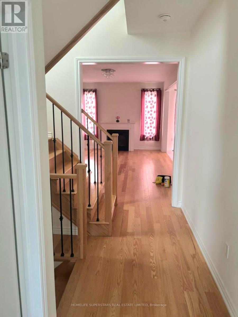 9 Hennessey Crescent, Kawartha Lakes (Lindsay), Ontario  K9V 0P2 - Photo 7 - X12094479
