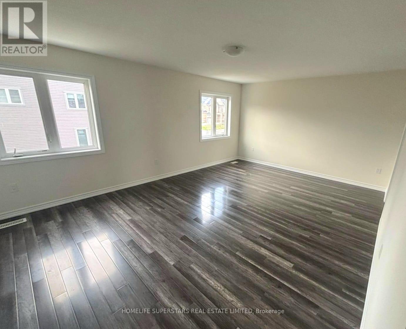 9 Hennessey Crescent, Kawartha Lakes (Lindsay), Ontario  K9V 0P2 - Photo 8 - X12094479