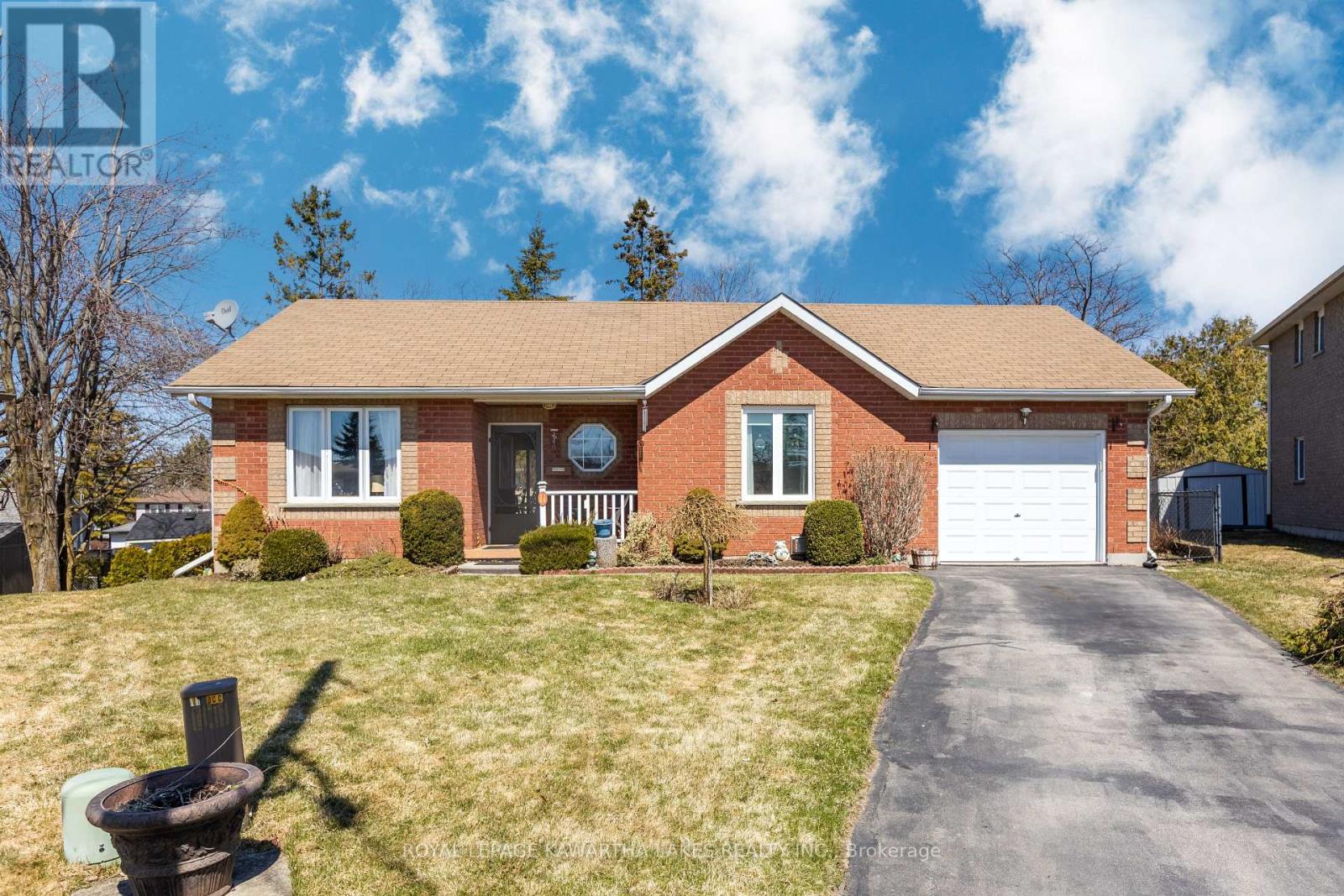 11 O'connell Court, Kawartha Lakes (Lindsay), Ontario  K9V 5Y1 - Photo 1 - X12094702