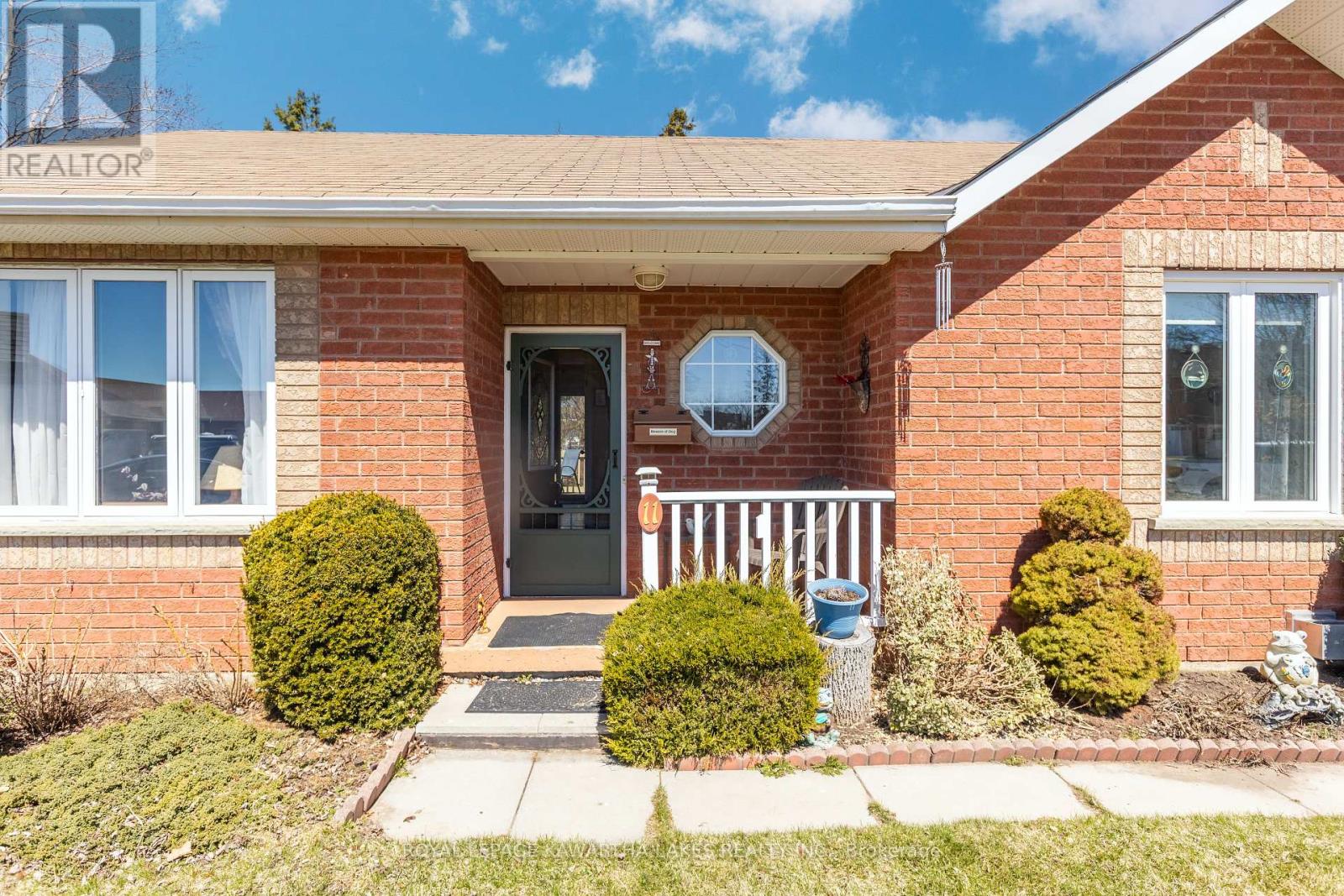 11 O'connell Court, Kawartha Lakes (Lindsay), Ontario  K9V 5Y1 - Photo 2 - X12094702