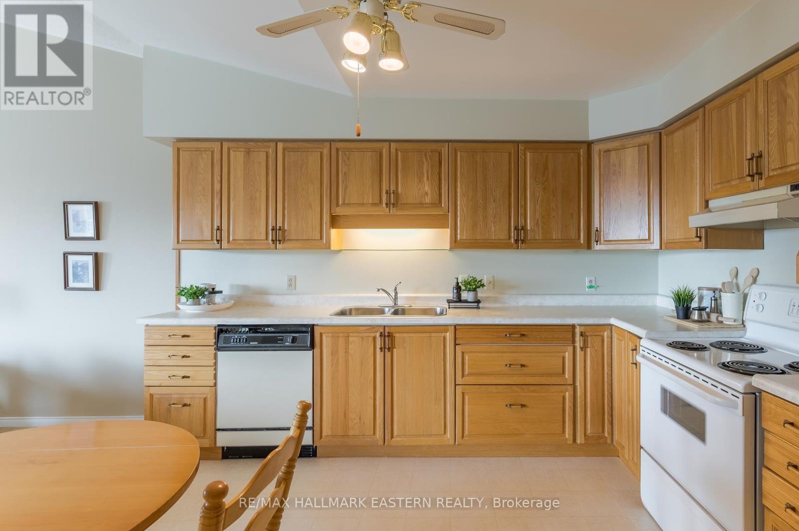 301c - 1099 Clonsilla Avenue, Peterborough West (Central), Ontario  K9J 8L7 - Photo 10 - X12094785