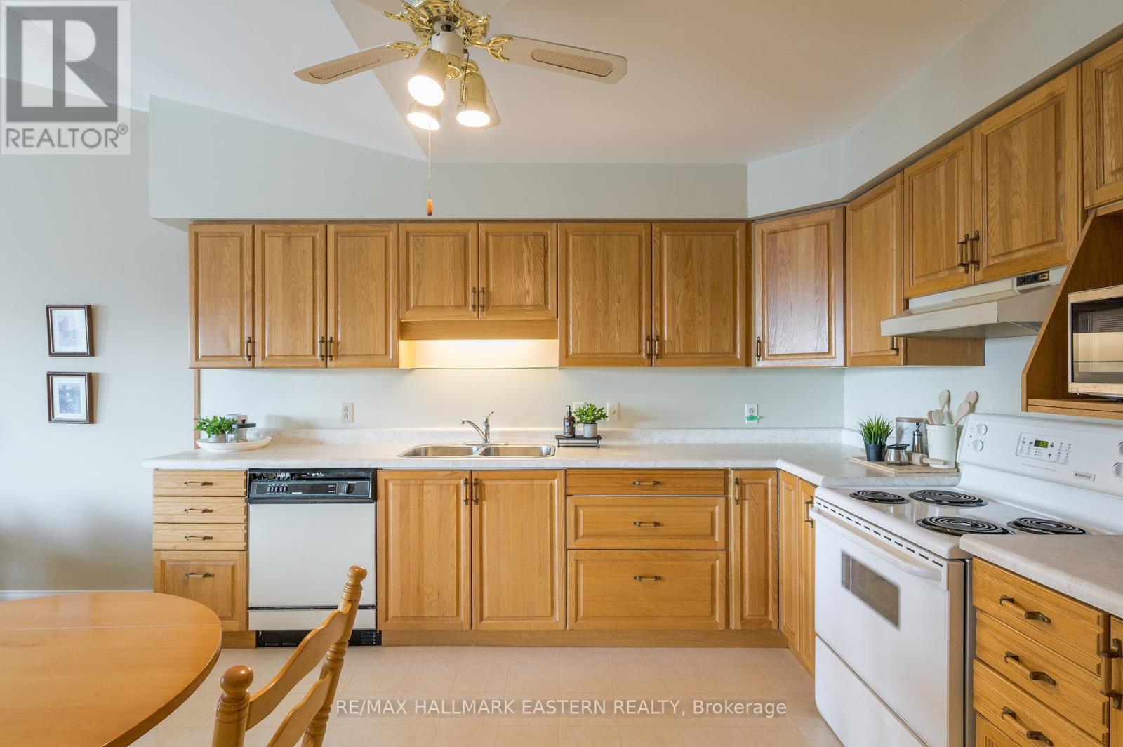 301c - 1099 Clonsilla Avenue, Peterborough West (Central), Ontario  K9J 8L7 - Photo 11 - X12094785