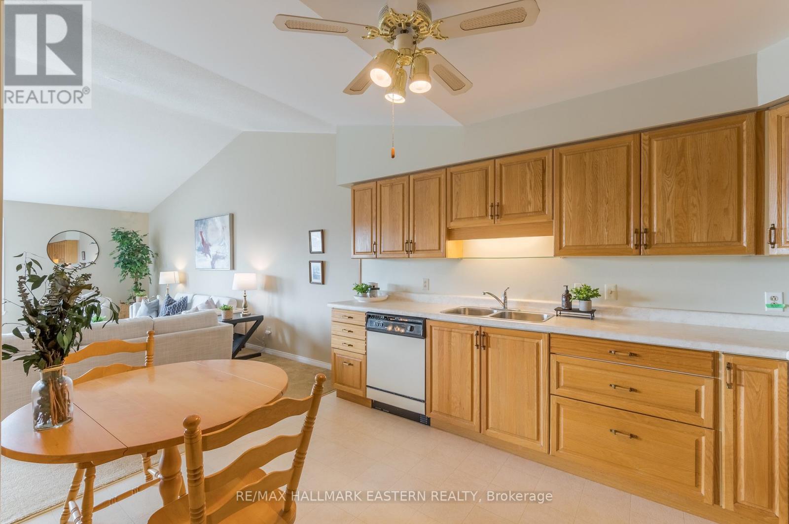301c - 1099 Clonsilla Avenue, Peterborough West (Central), Ontario  K9J 8L7 - Photo 13 - X12094785
