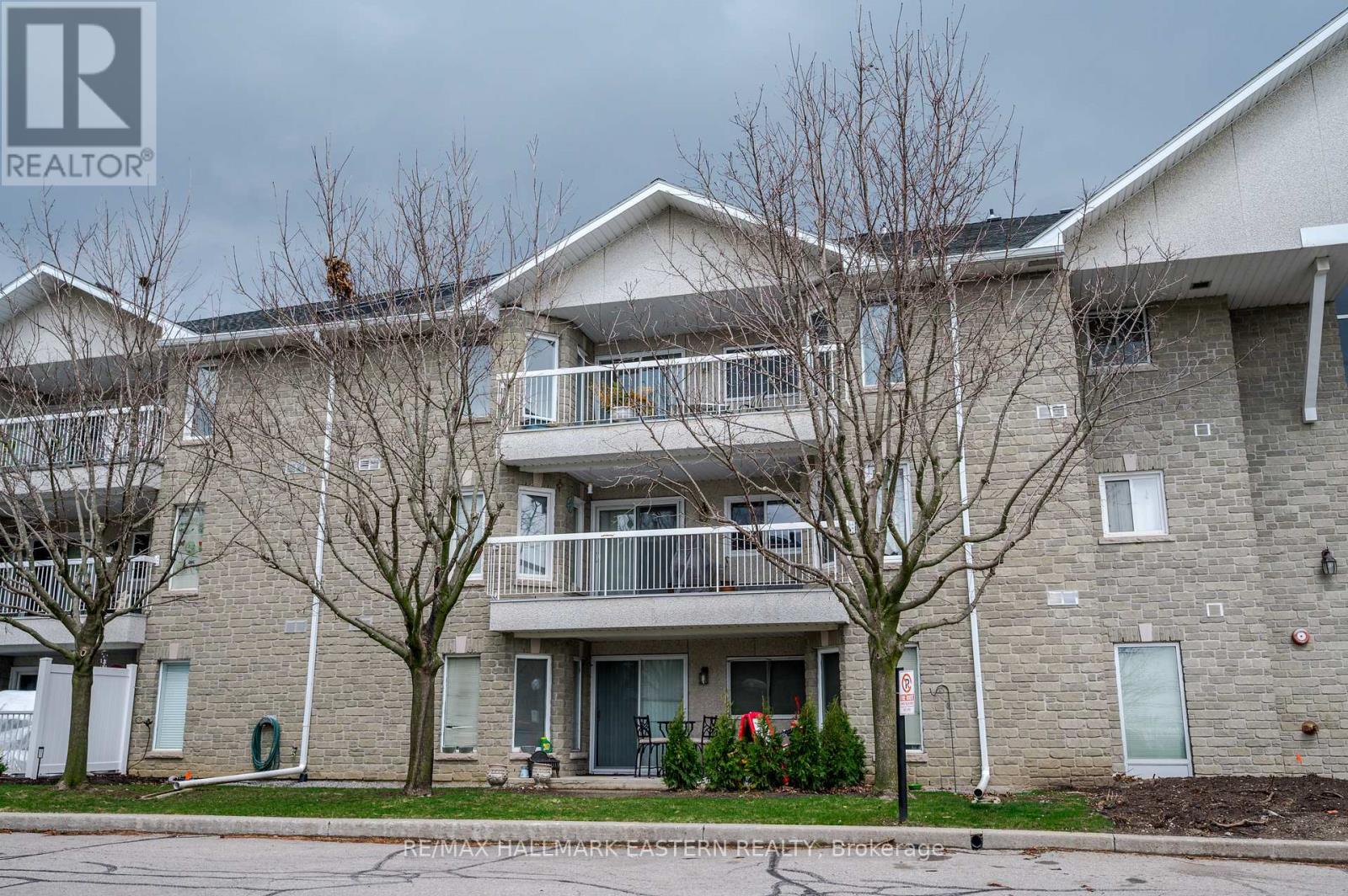 301c - 1099 Clonsilla Avenue, Peterborough West (Central), Ontario  K9J 8L7 - Photo 4 - X12094785