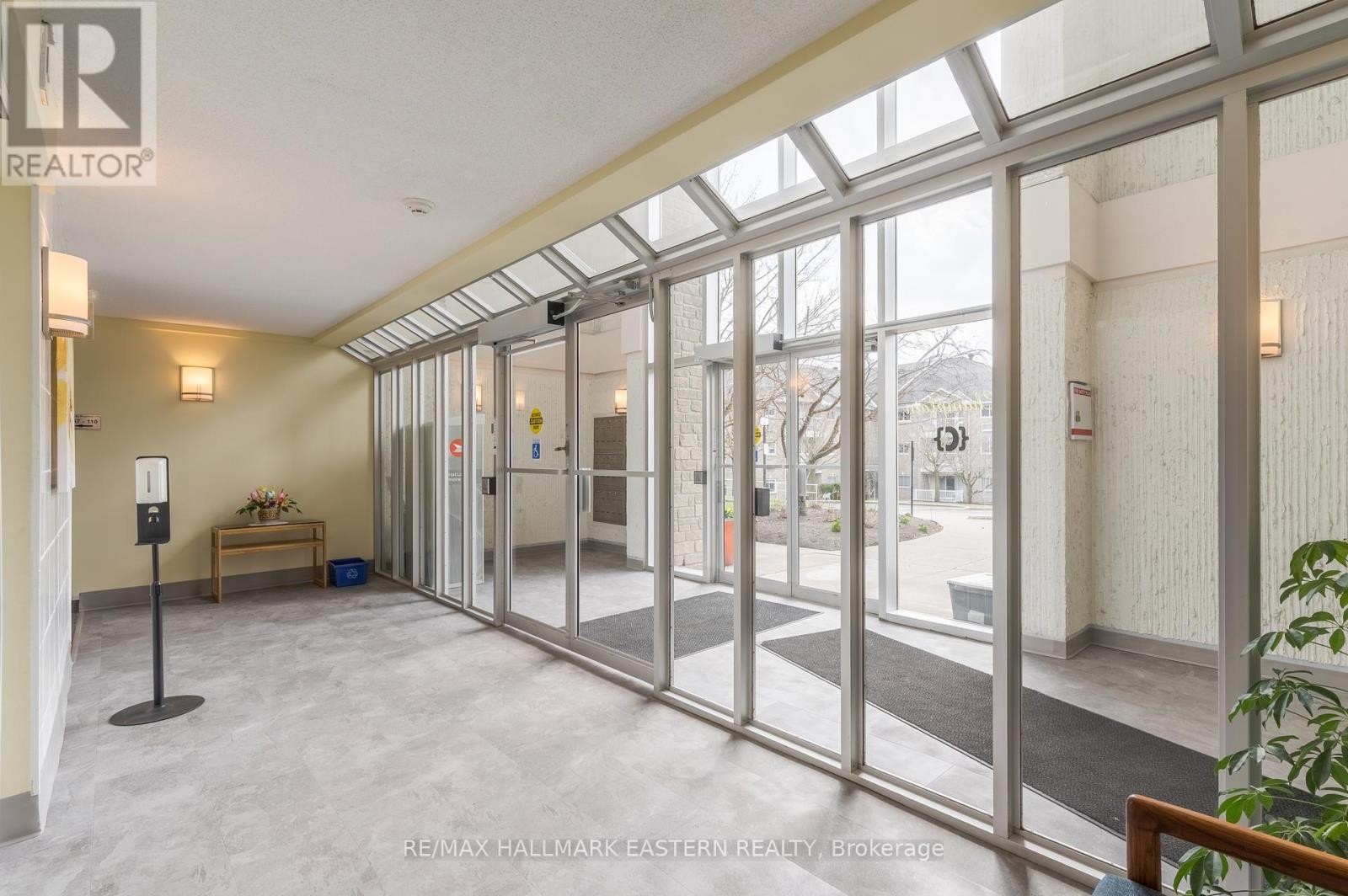 301c - 1099 Clonsilla Avenue, Peterborough West (Central), Ontario  K9J 8L7 - Photo 6 - X12094785