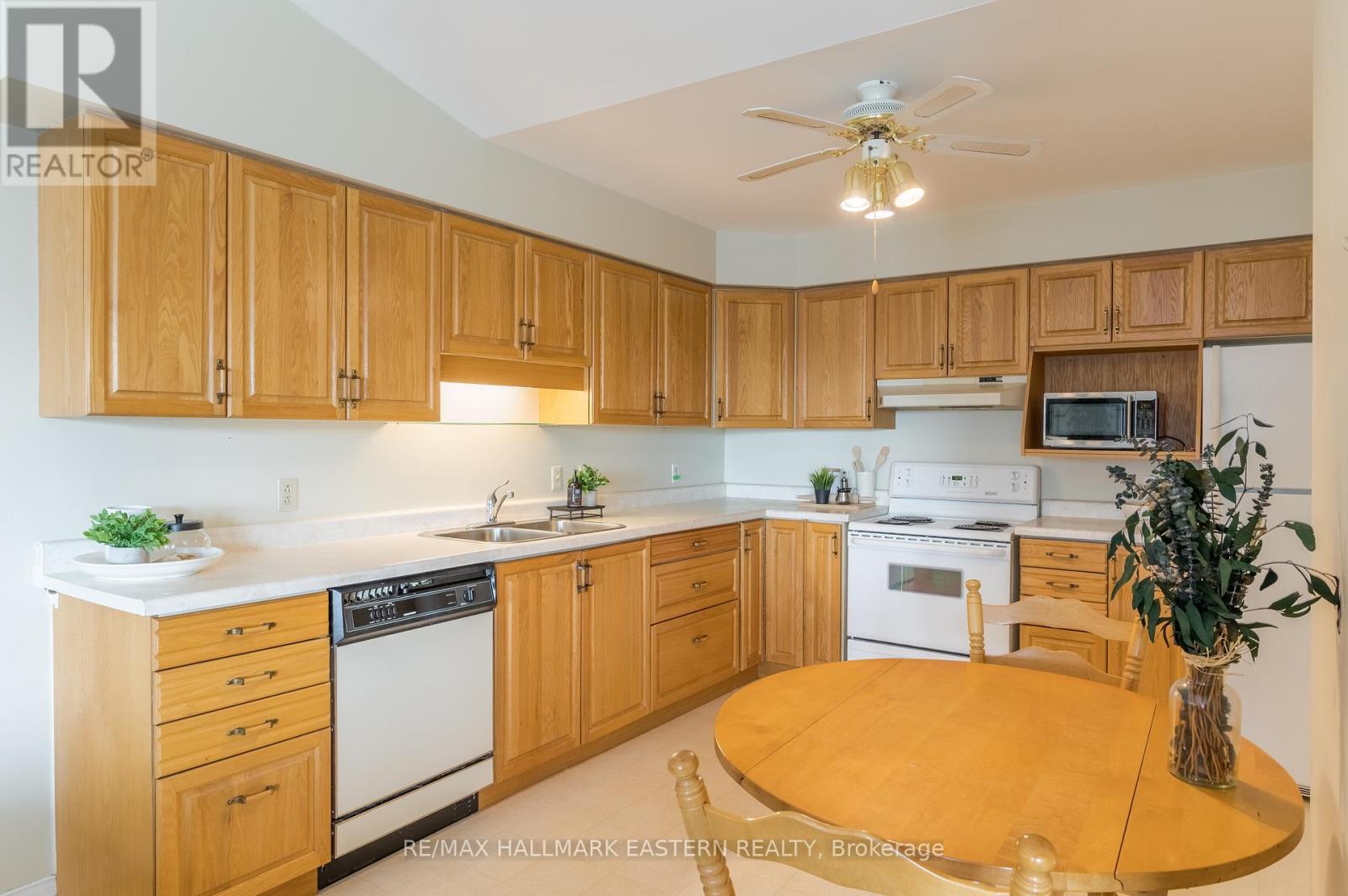 301c - 1099 Clonsilla Avenue, Peterborough West (Central), Ontario  K9J 8L7 - Photo 8 - X12094785