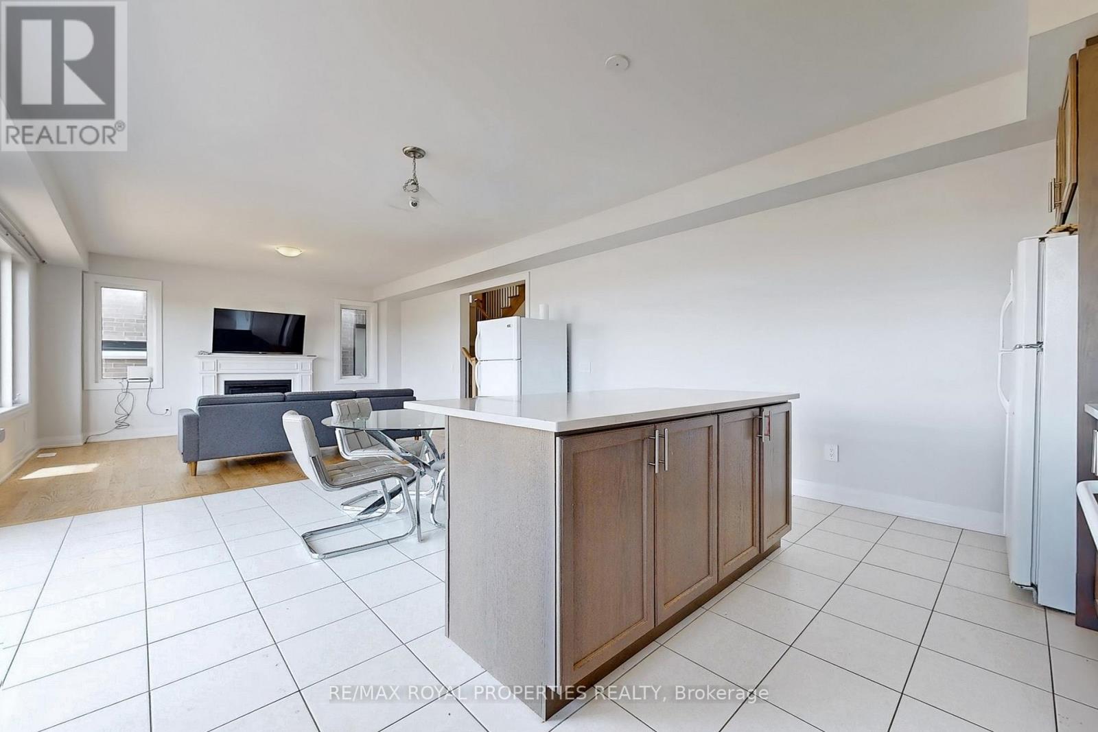 29 O'neil Street, Kawartha Lakes (Lindsay), Ontario  K9V 0R4 - Photo 17 - X12095006