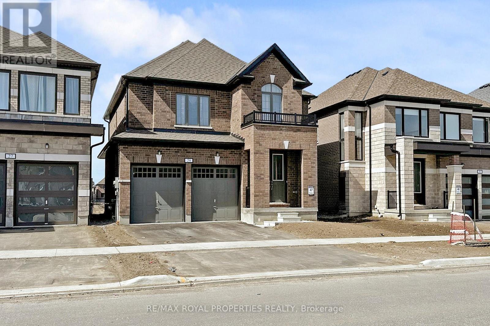 29 O'neil Street, Kawartha Lakes (Lindsay), Ontario  K9V 0R4 - Photo 2 - X12095006