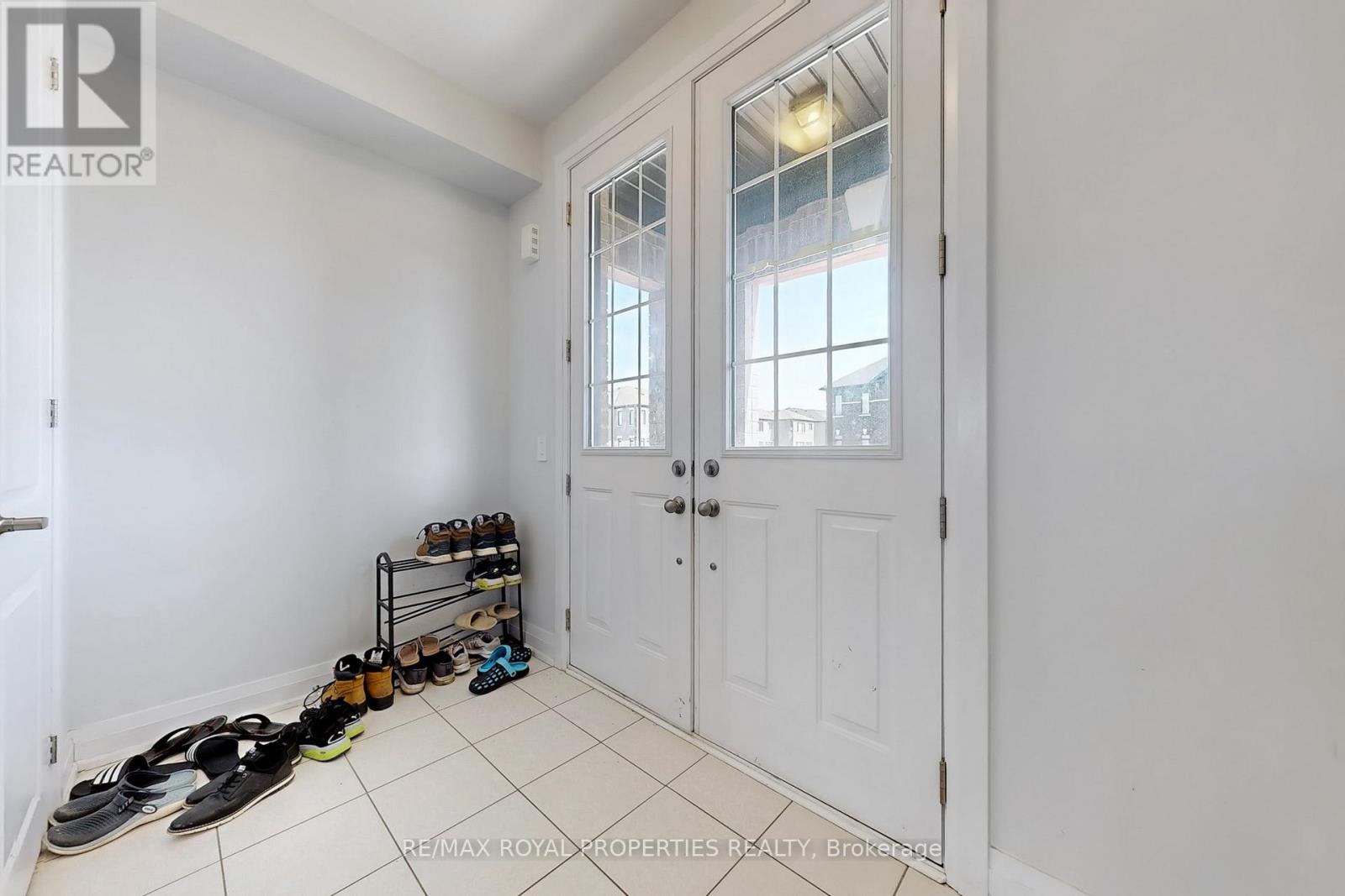 29 O'neil Street, Kawartha Lakes (Lindsay), Ontario  K9V 0R4 - Photo 23 - X12095006