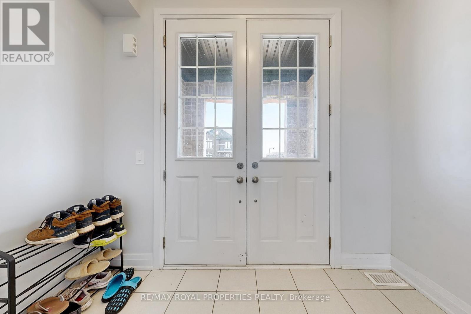 29 O'neil Street, Kawartha Lakes (Lindsay), Ontario  K9V 0R4 - Photo 24 - X12095006