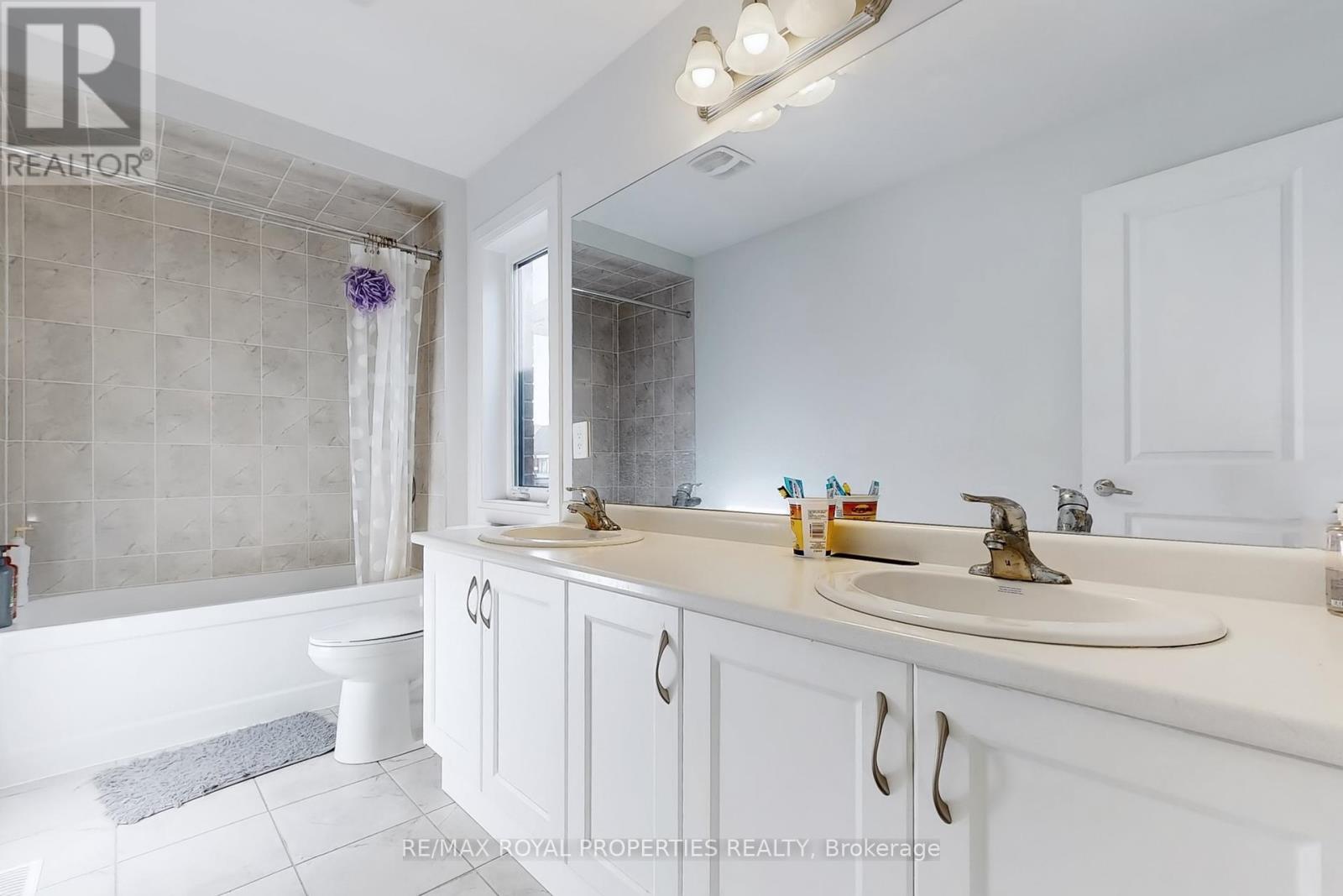 29 O'neil Street, Kawartha Lakes (Lindsay), Ontario  K9V 0R4 - Photo 41 - X12095006