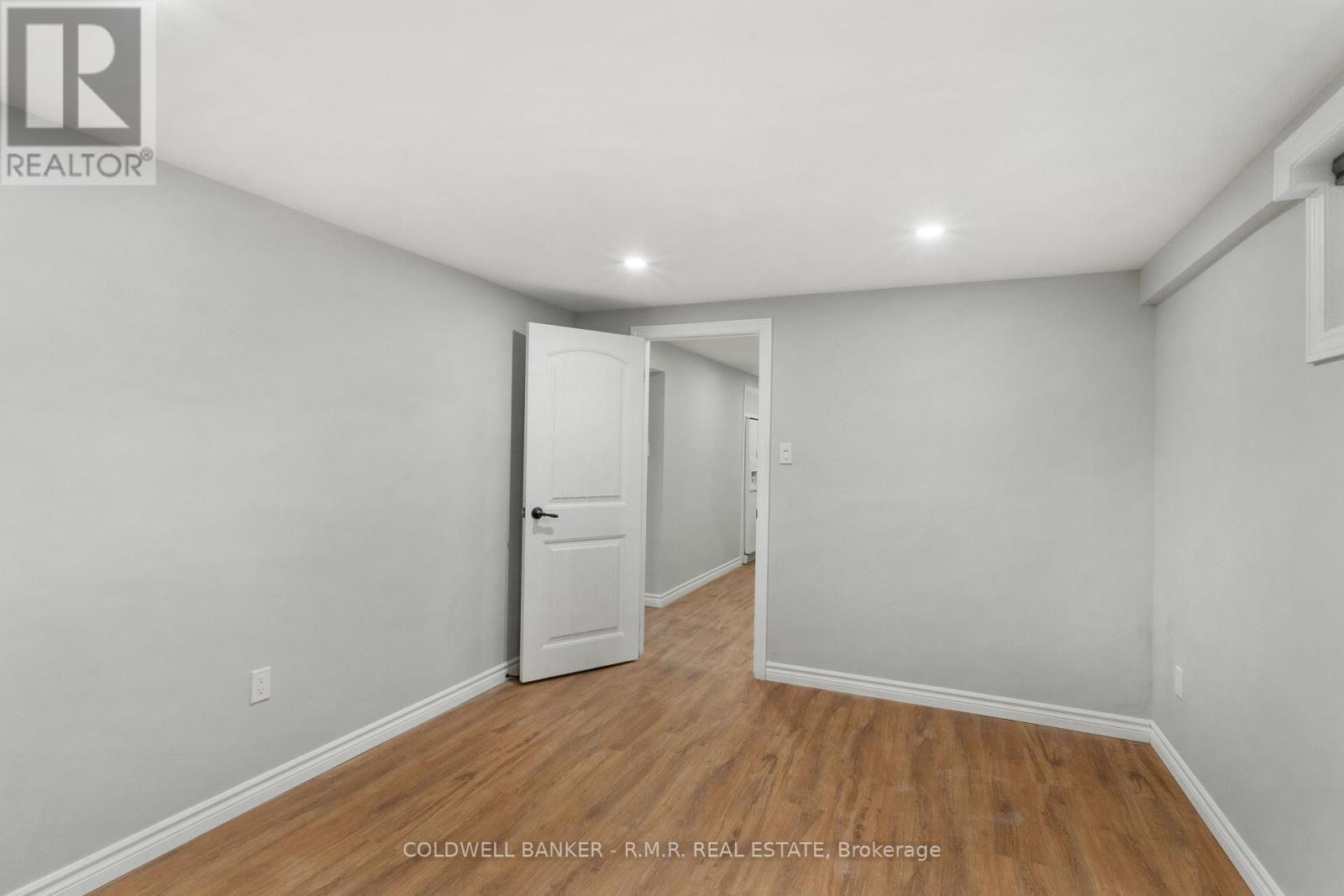 166 Springdale Drive, Kawartha Lakes (Lindsay), Ontario  K9V 0N6 - Photo 12 - X12096265