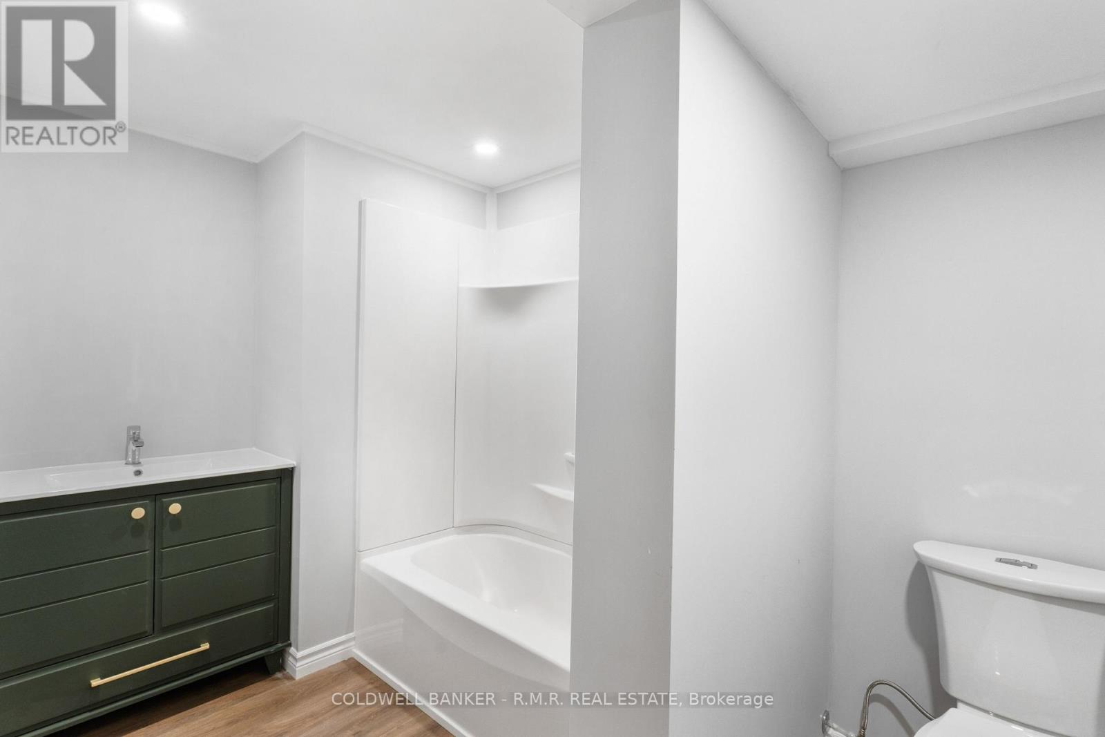 166 Springdale Drive, Kawartha Lakes (Lindsay), Ontario  K9V 0N6 - Photo 13 - X12096265
