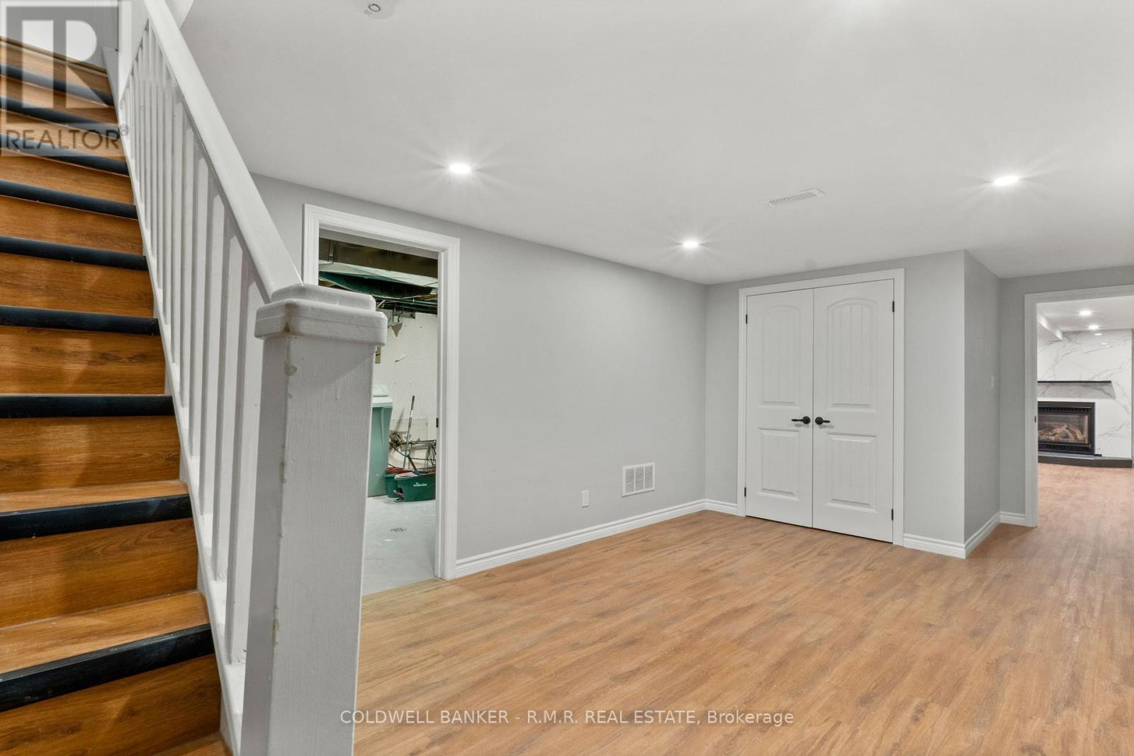 166 Springdale Drive, Kawartha Lakes (Lindsay), Ontario  K9V 0N6 - Photo 17 - X12096265