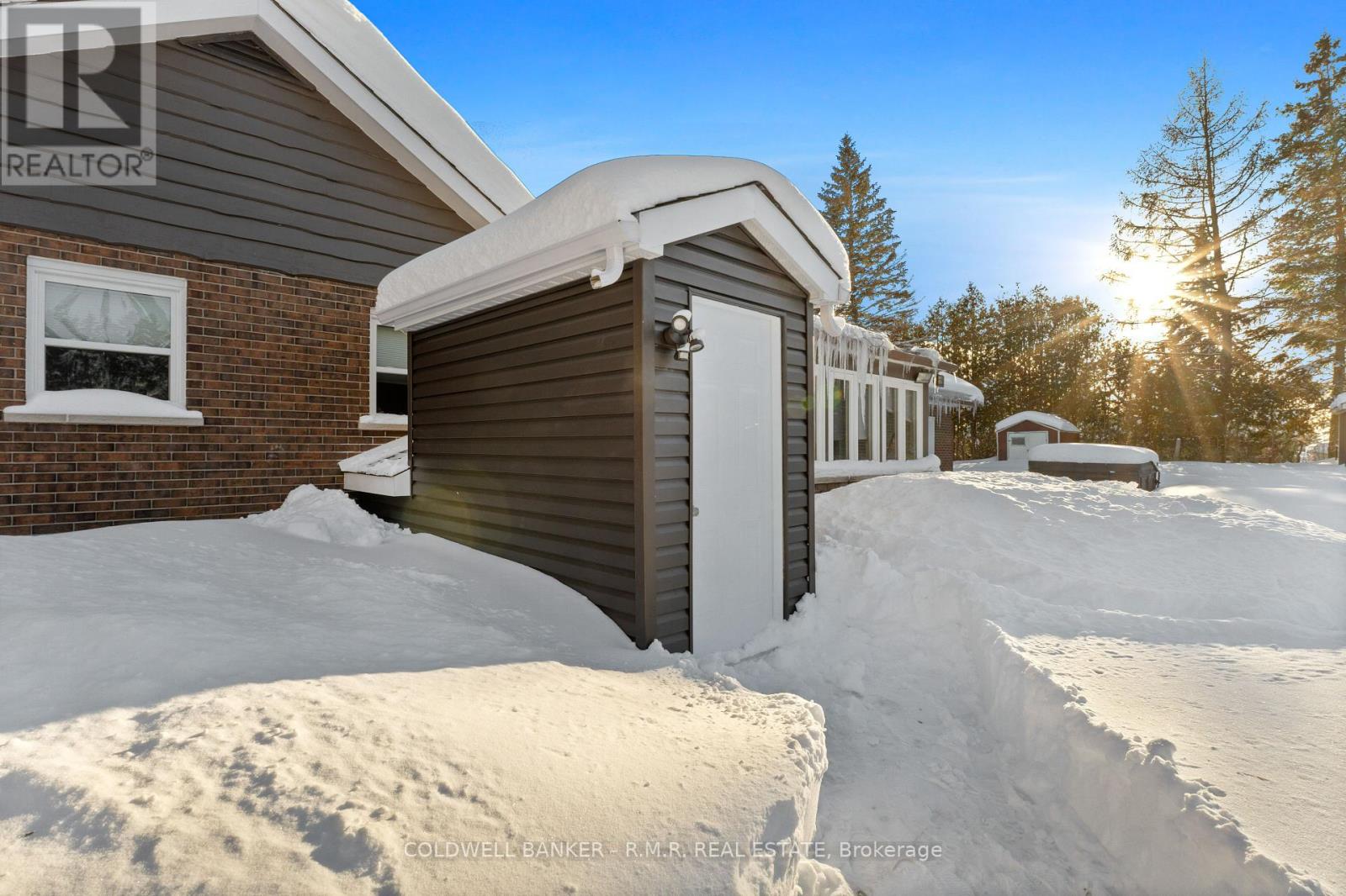 166 Springdale Drive, Kawartha Lakes (Lindsay), Ontario  K9V 0N6 - Photo 18 - X12096265