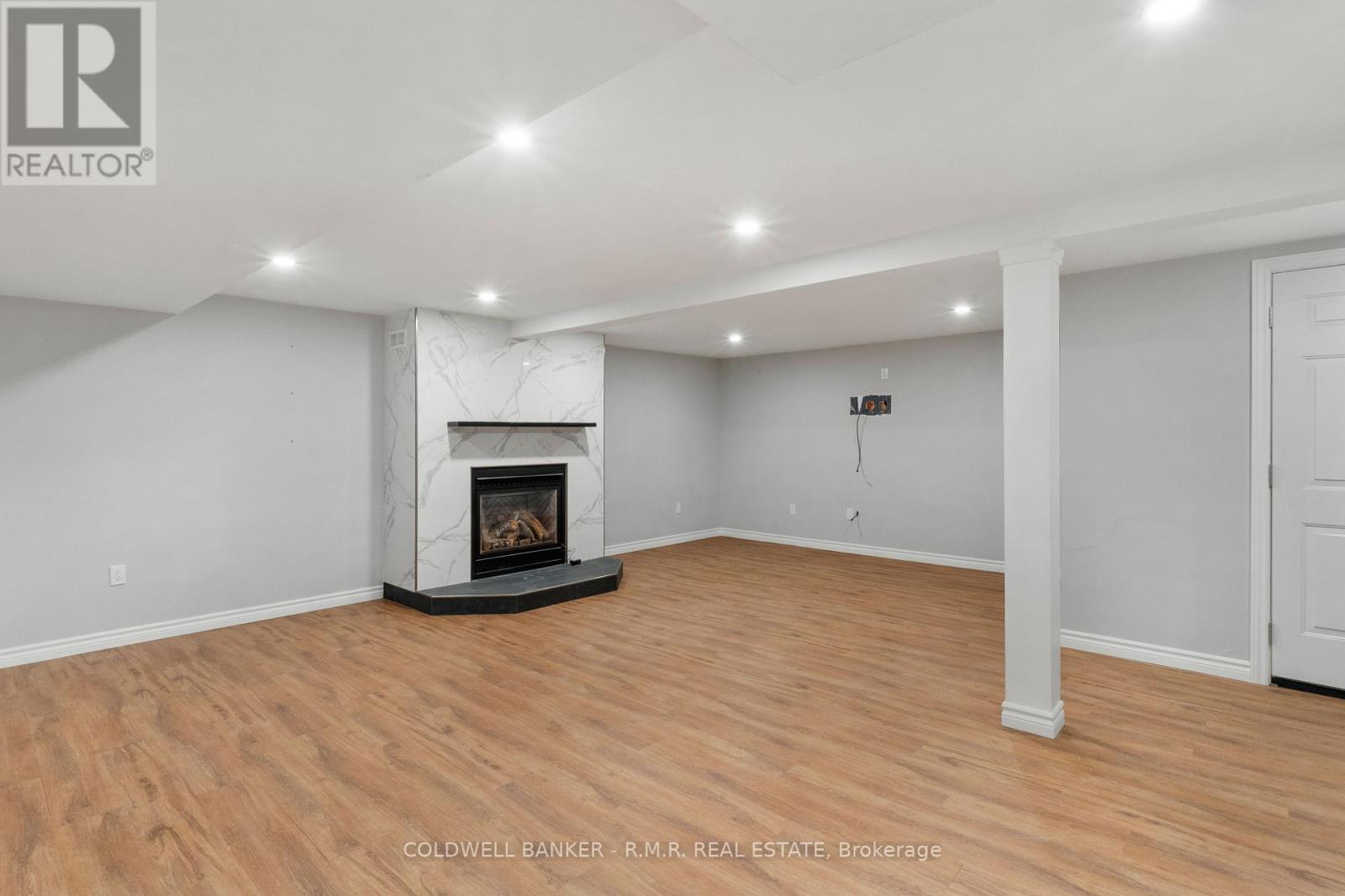 166 Springdale Drive, Kawartha Lakes (Lindsay), Ontario  K9V 0N6 - Photo 2 - X12096265