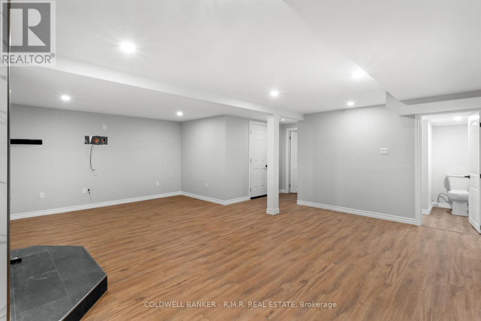 166 Springdale Drive, Kawartha Lakes (Lindsay), Ontario  K9V 0N6 - Photo 5 - X12096265