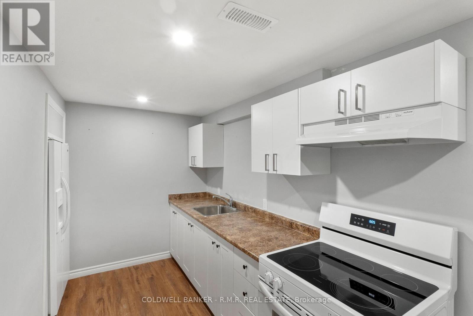 166 Springdale Drive, Kawartha Lakes (Lindsay), Ontario  K9V 0N6 - Photo 8 - X12096265