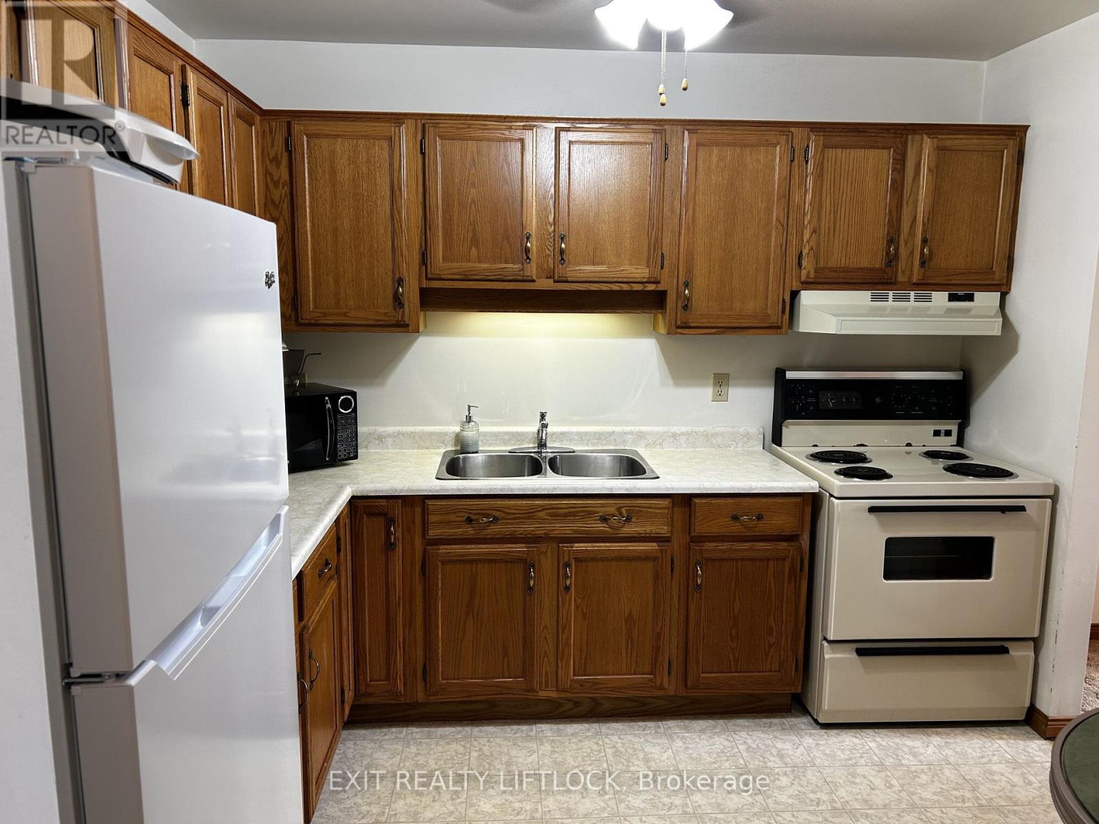 106 - 920 Ford Street, Peterborough Central (South), Ontario  K9J 5V3 - Photo 3 - X12096642