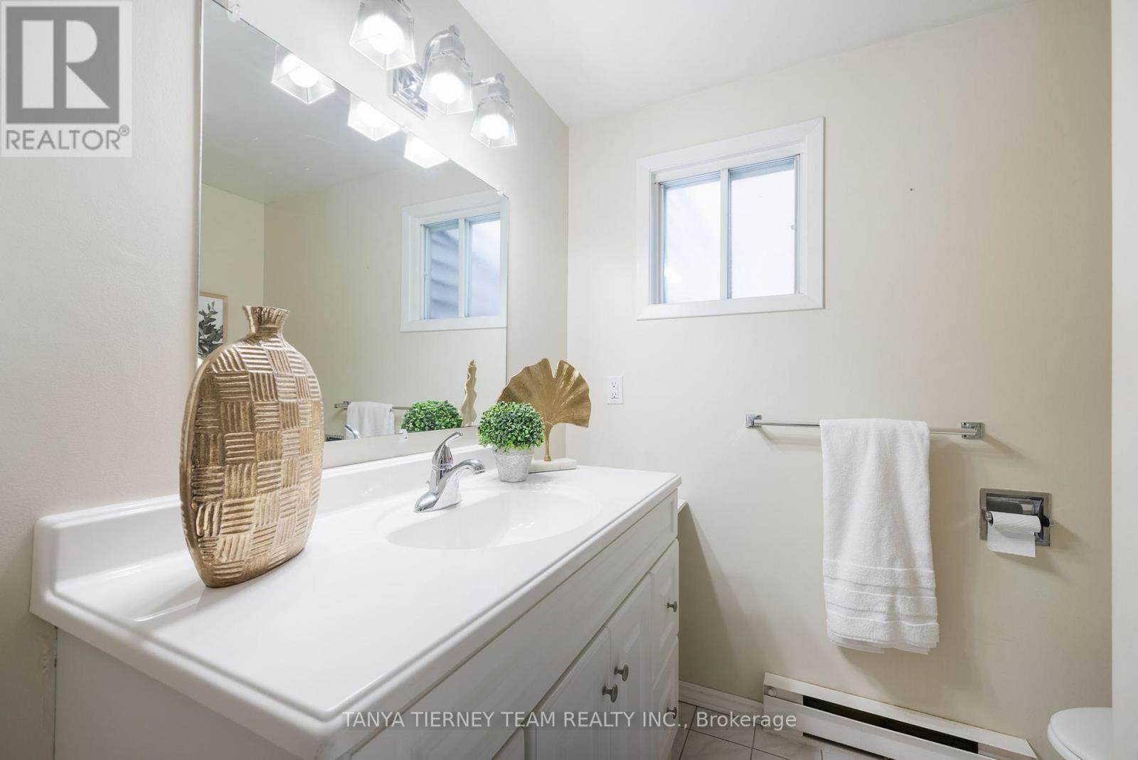 6 The Cove Road, Clarington (Newcastle), Ontario  L1B 1B9 - Photo 24 - E12096851