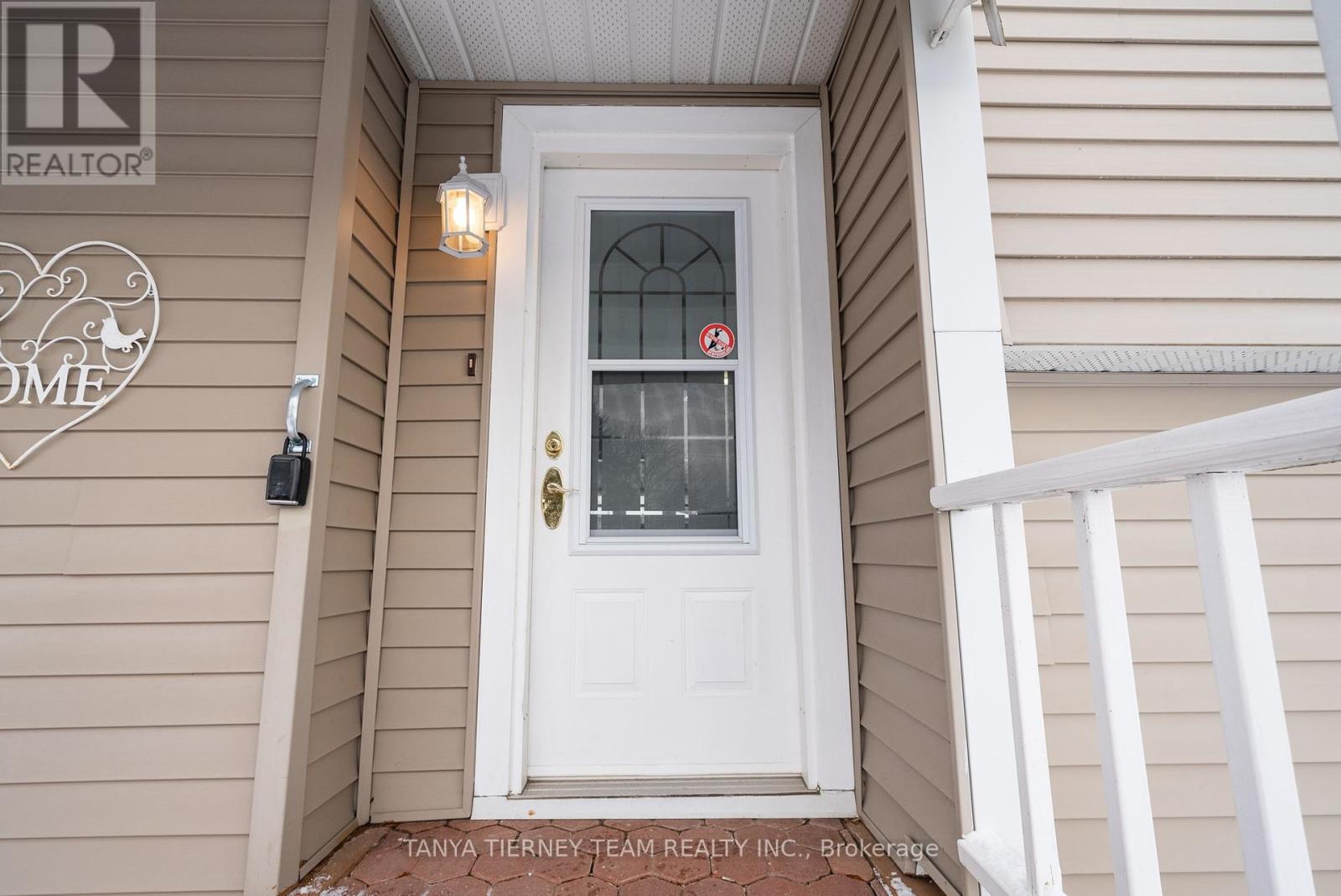 6 The Cove Road, Clarington (Newcastle), Ontario  L1B 1B9 - Photo 4 - E12096851