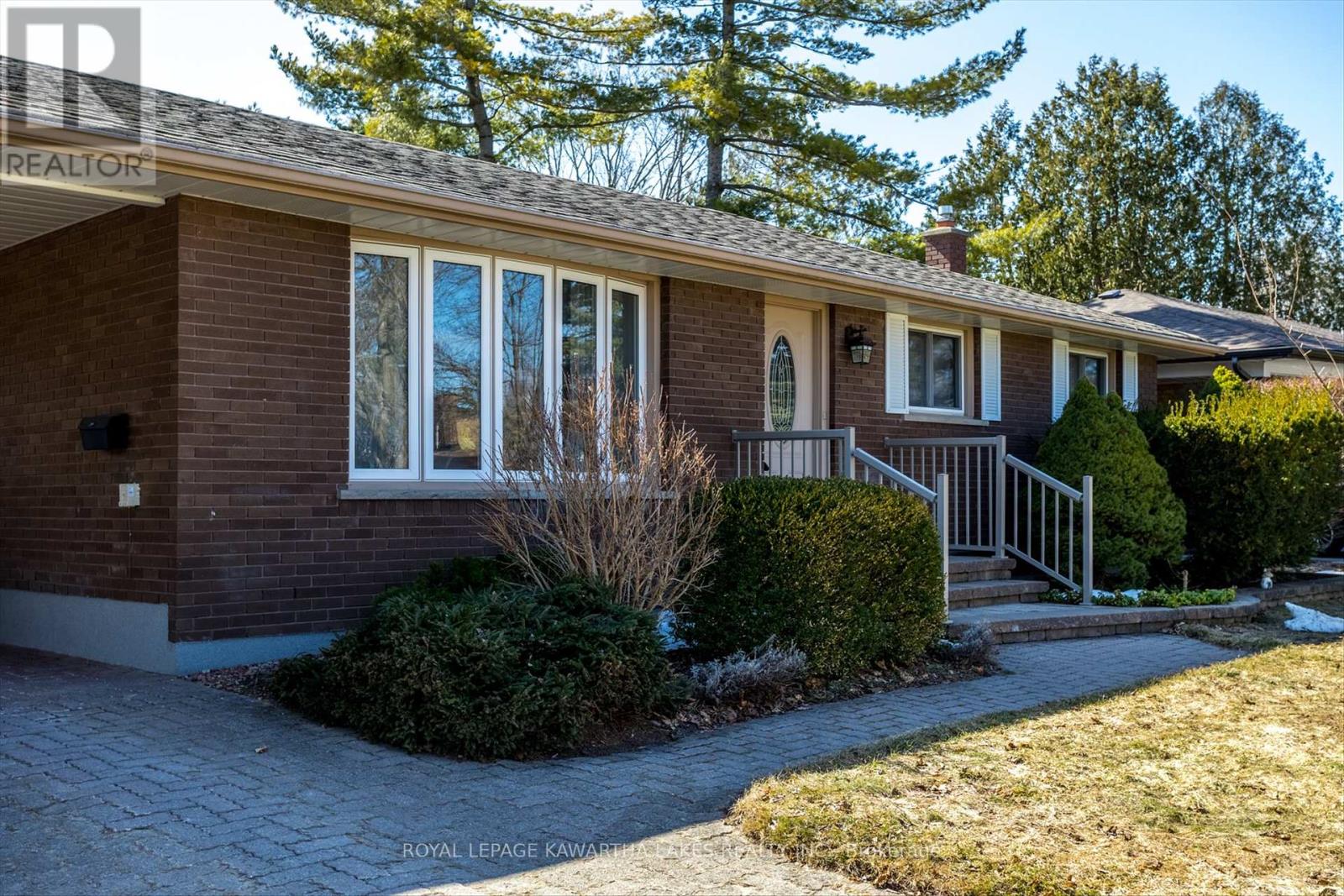 159 Adelaide Street N, Kawartha Lakes (Lindsay), Ontario  K9V 4M5 - Photo 3 - X12097732