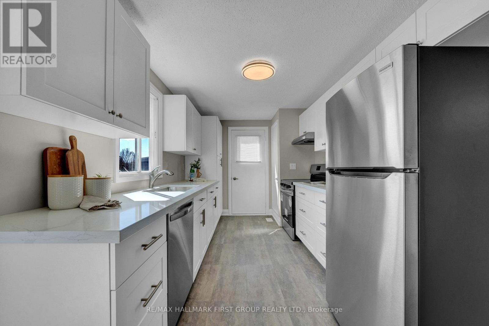 112 Bluffs Road, Clarington (Newcastle), Ontario  L1B 1B9 - Photo 16 - E12098011